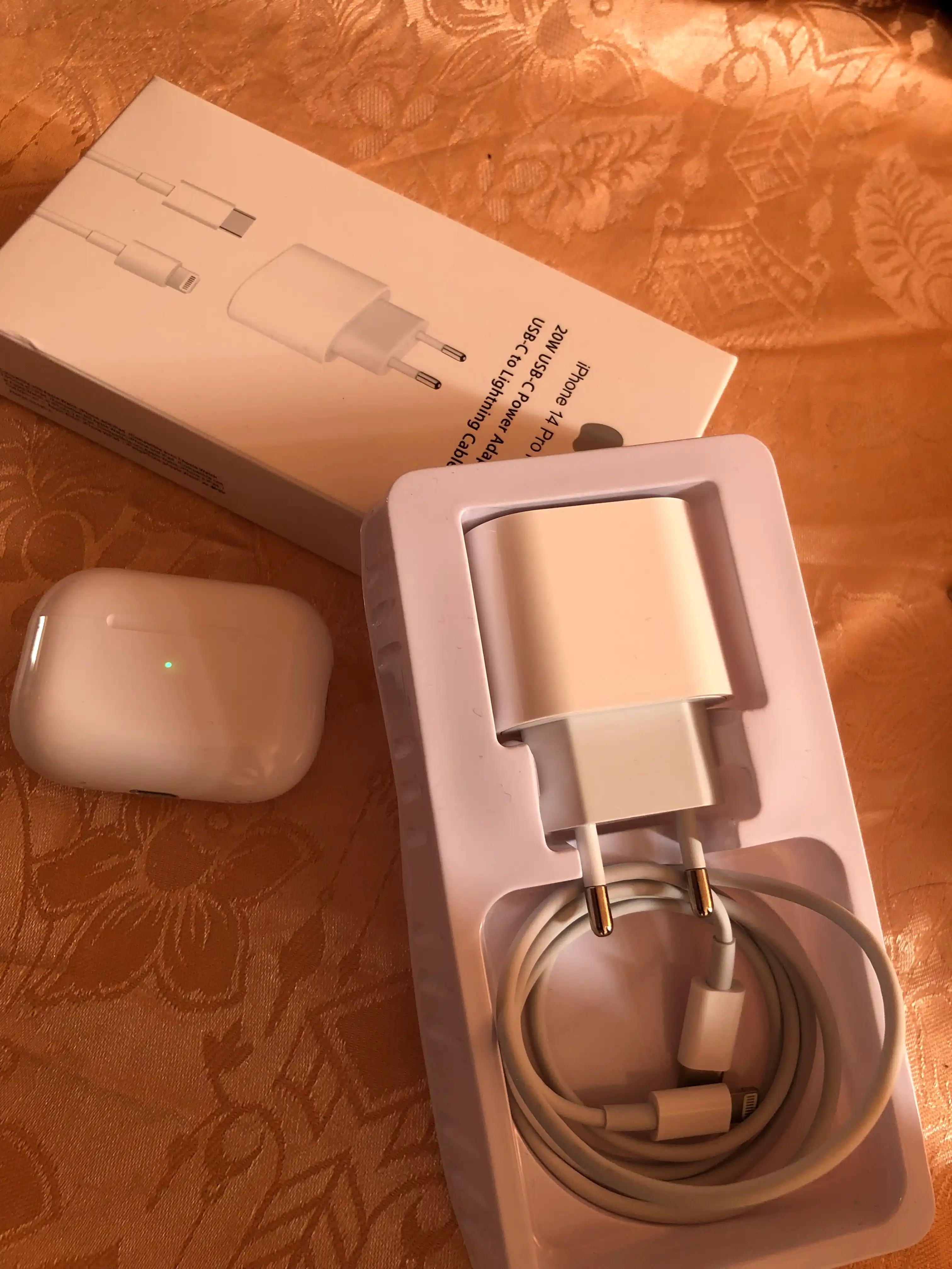 IPhone uchun zaryadlash qurilmasi, tez zaryadlovchi 20 Vt, Type-Cdan Lightning kabel bilan