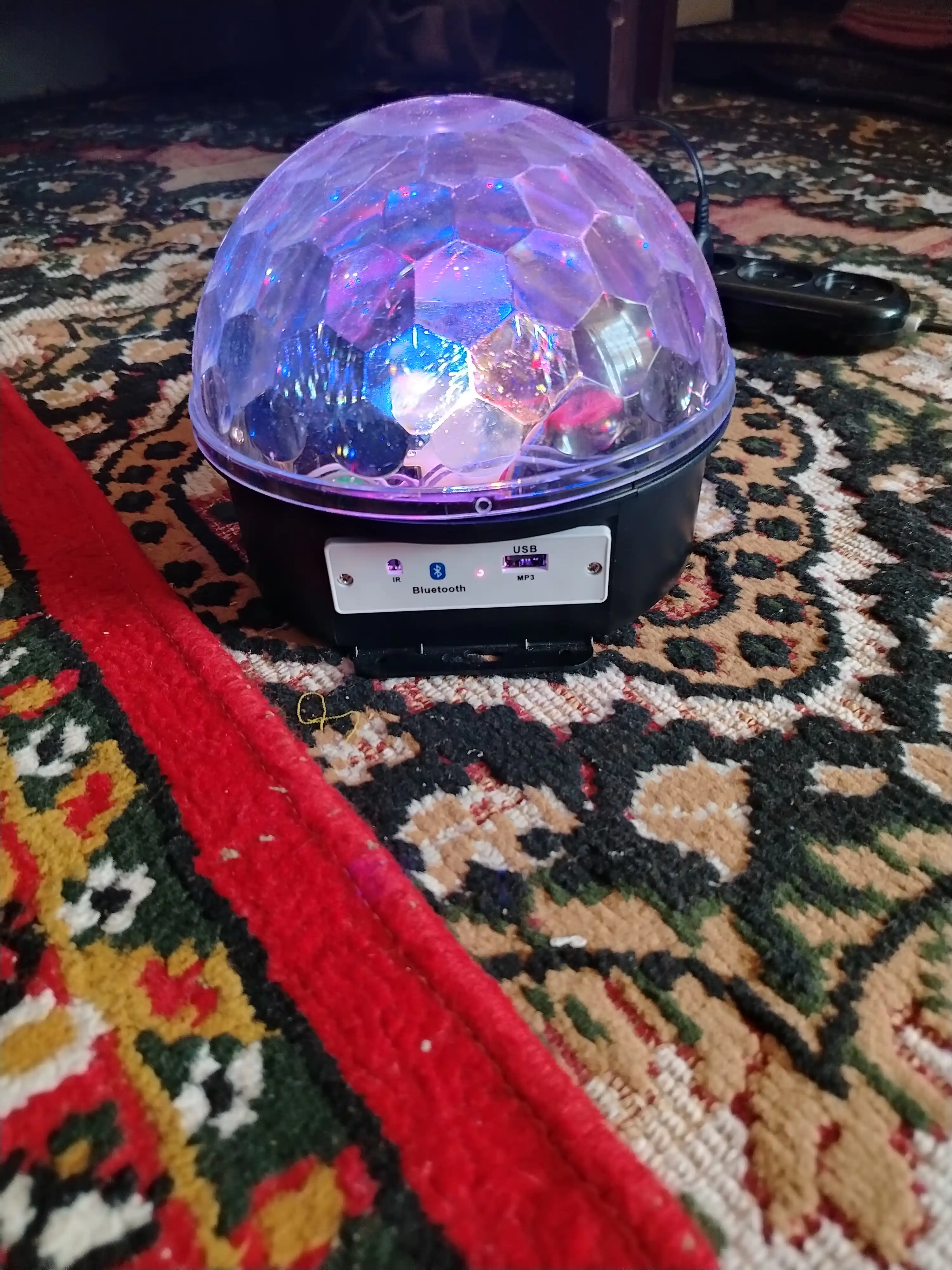 Disko shari, yorug‘lik musiqasi, rangli musiqa va Bluetoothli tungi projektor