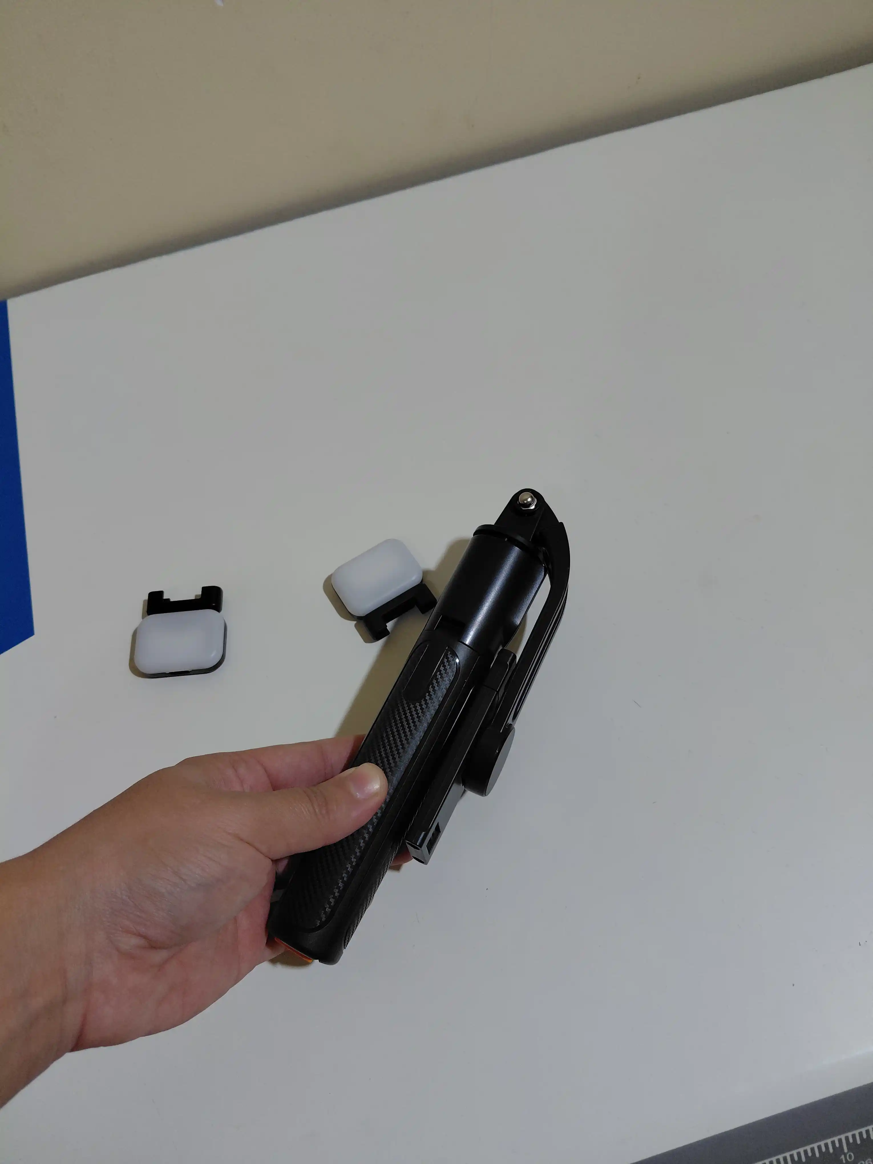 Shtativ telefon 100 sm 2ta LED chiroq sovg'a & Bluetooth pult mavjud selfi tayoqchasi