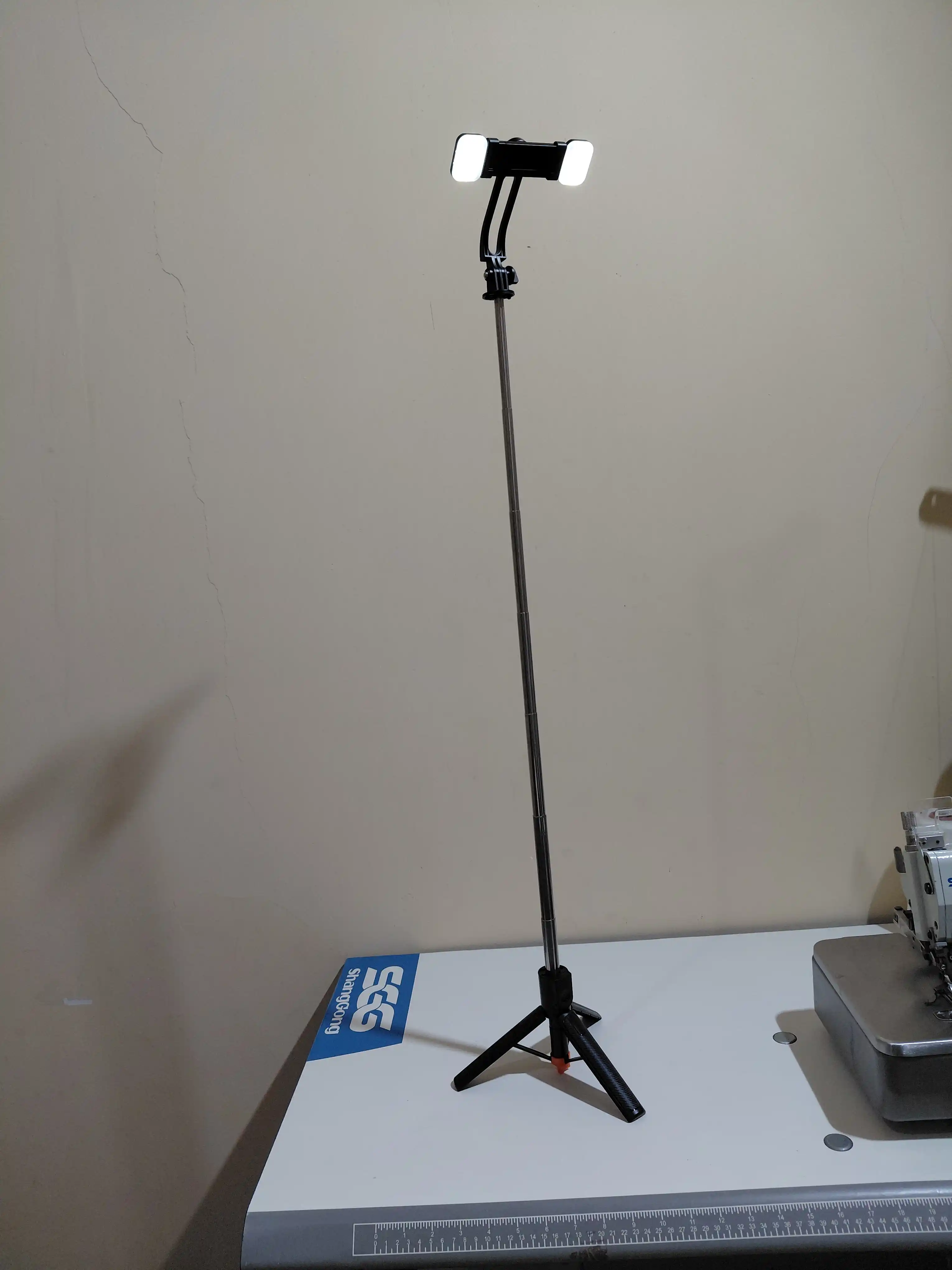 Shtativ telefon 100 sm 2ta LED chiroq sovg'a & Bluetooth pult mavjud selfi tayoqchasi