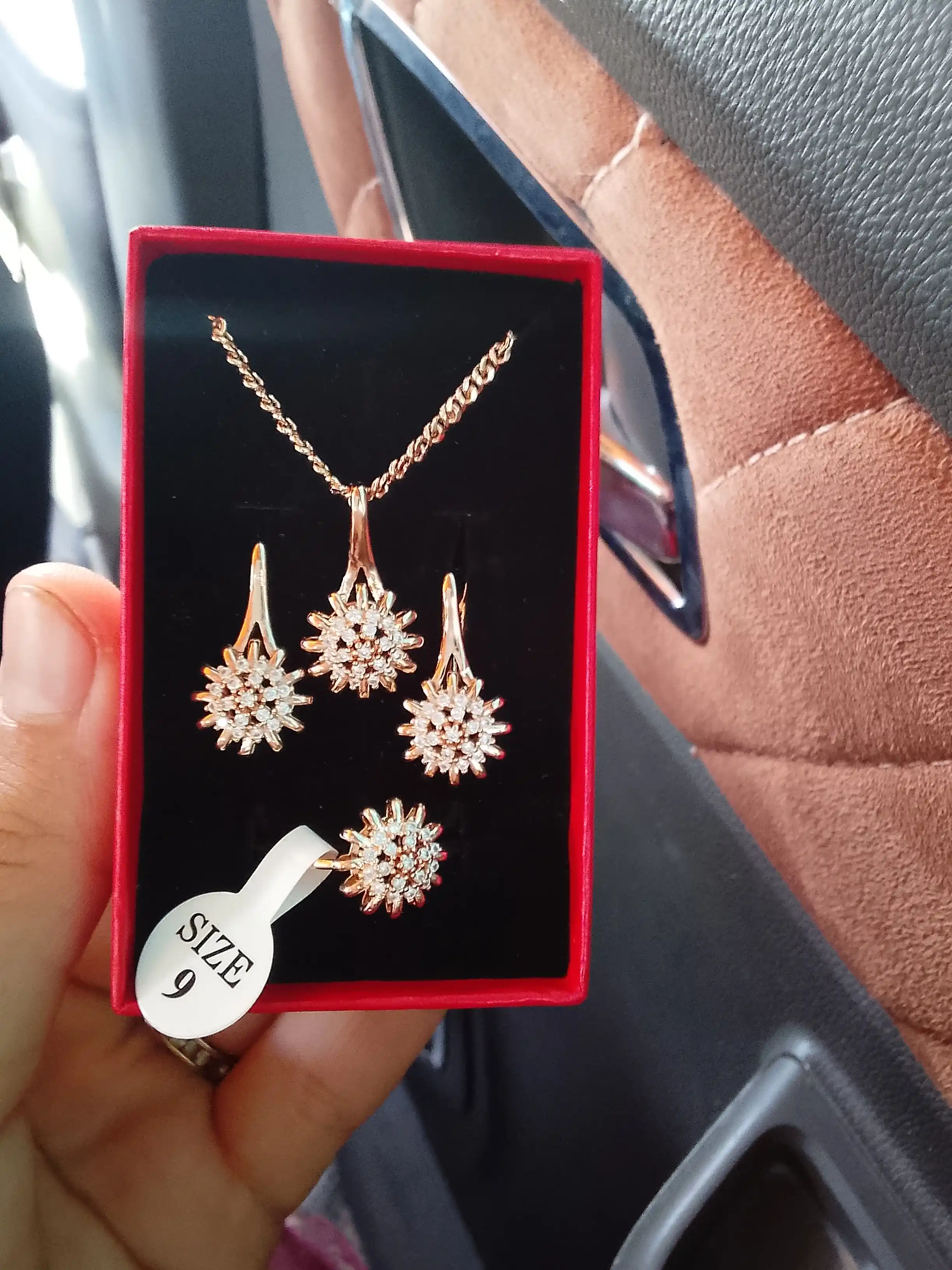 Xuping stainlees steel taqinchoqlar to'plami ayollar va qizlar uchun