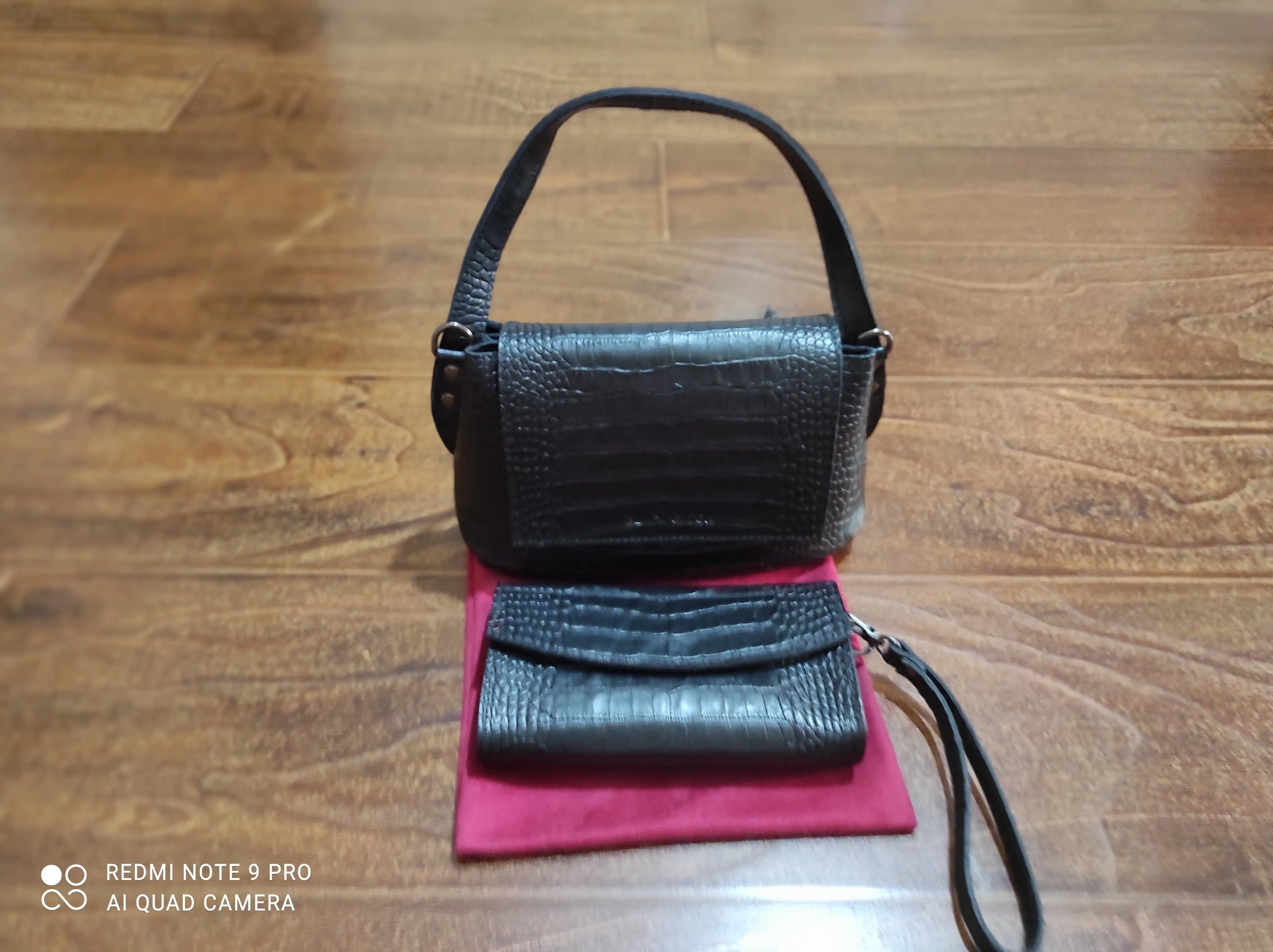 Ayollar sumkasi tabiiy charmdan Black Gator