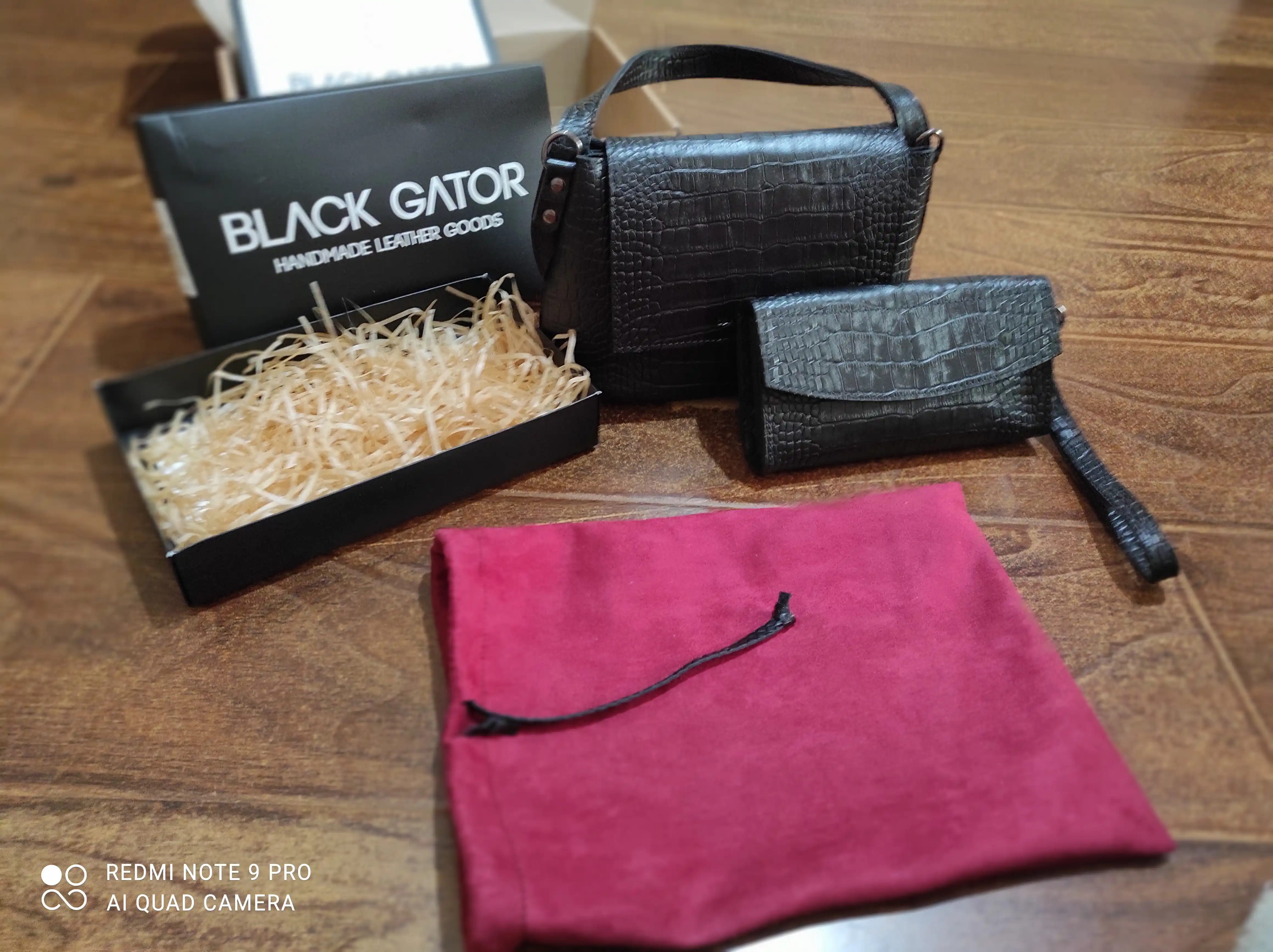 Ayollar sumkasi tabiiy charmdan Black Gator