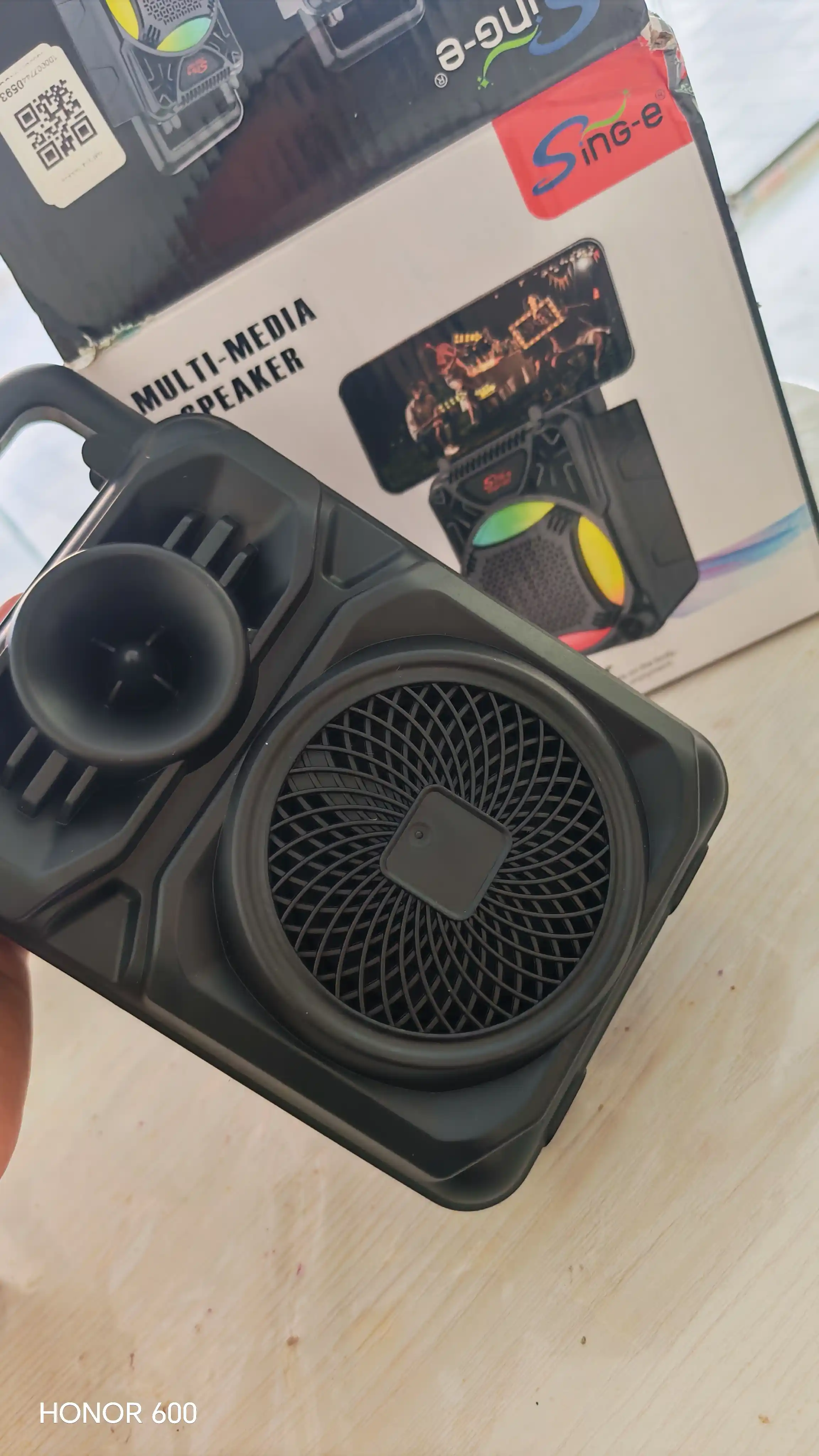 Simsiz katta karnay, karaoke musiqasi, mikrofon, pult va RGB yoritgich