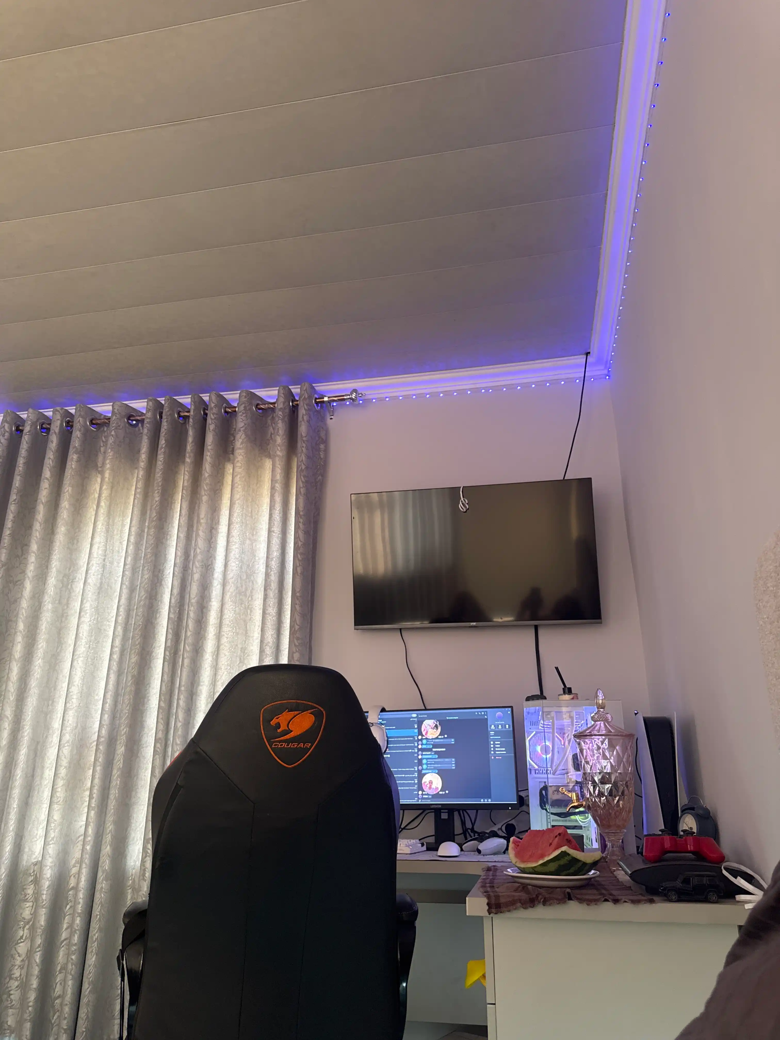 RGB LED yoritgichli lenta ko'p rangli