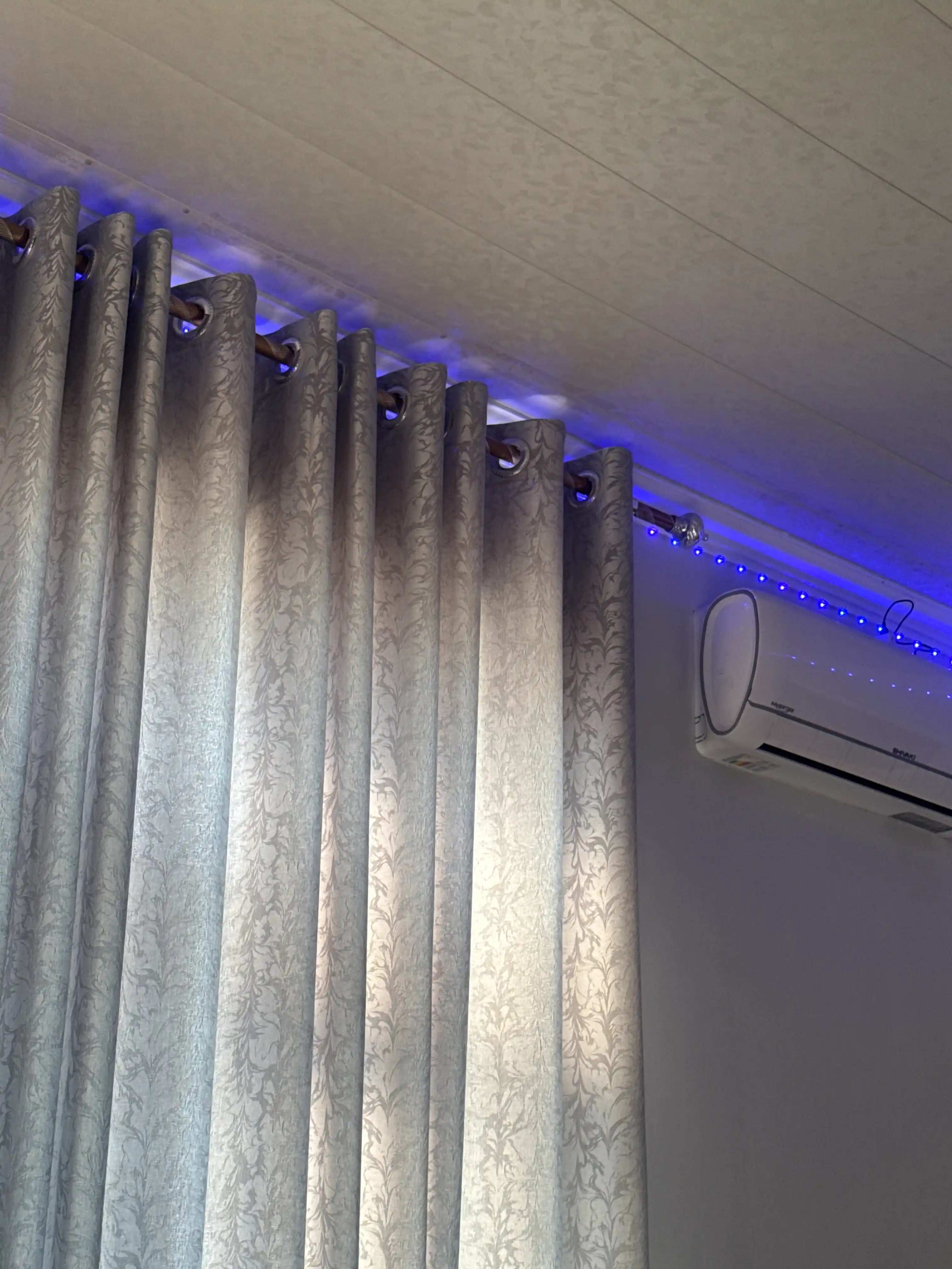 RGB LED yoritgichli lenta ko'p rangli