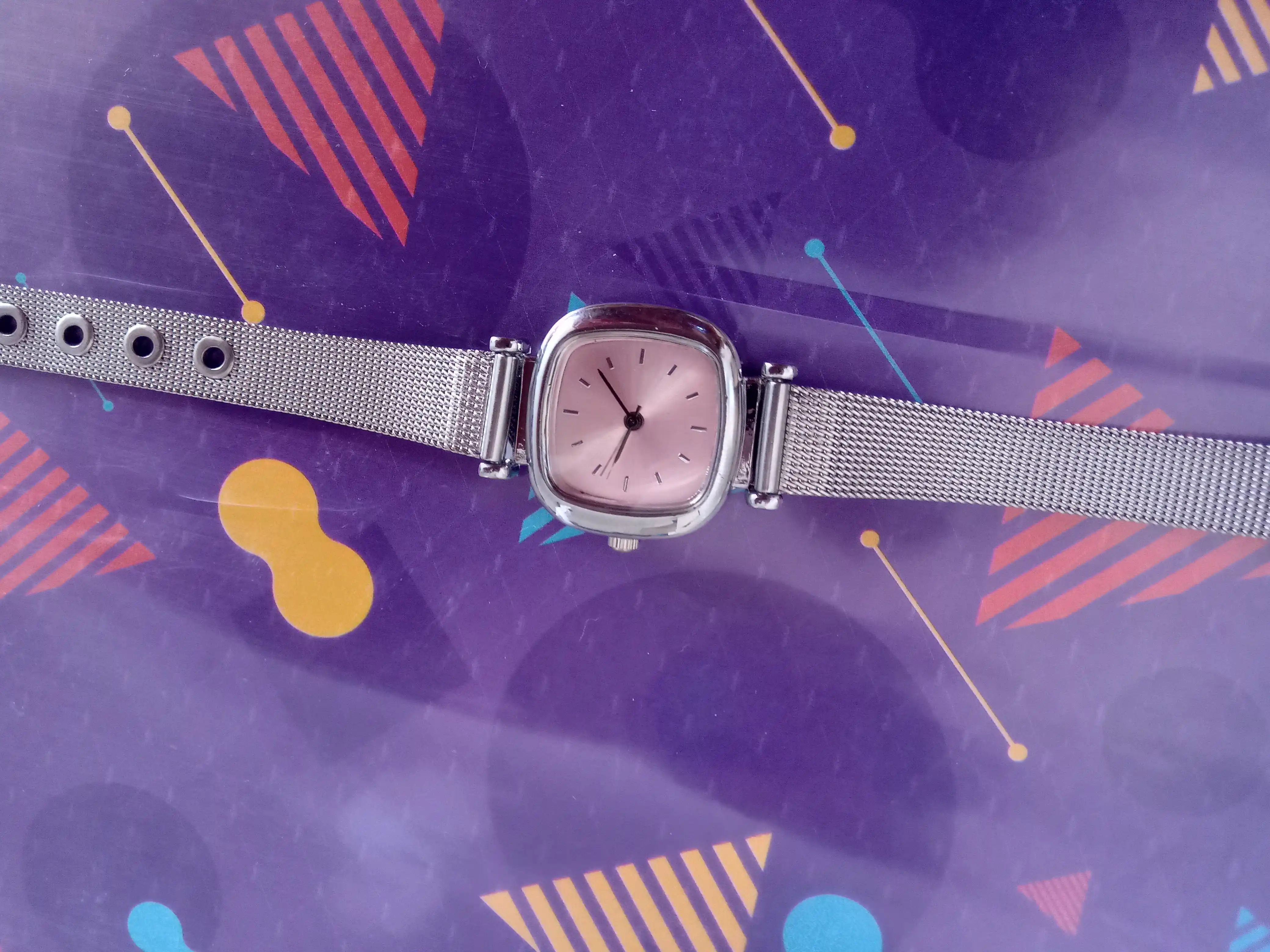 Наручные часы для женщин и девушек