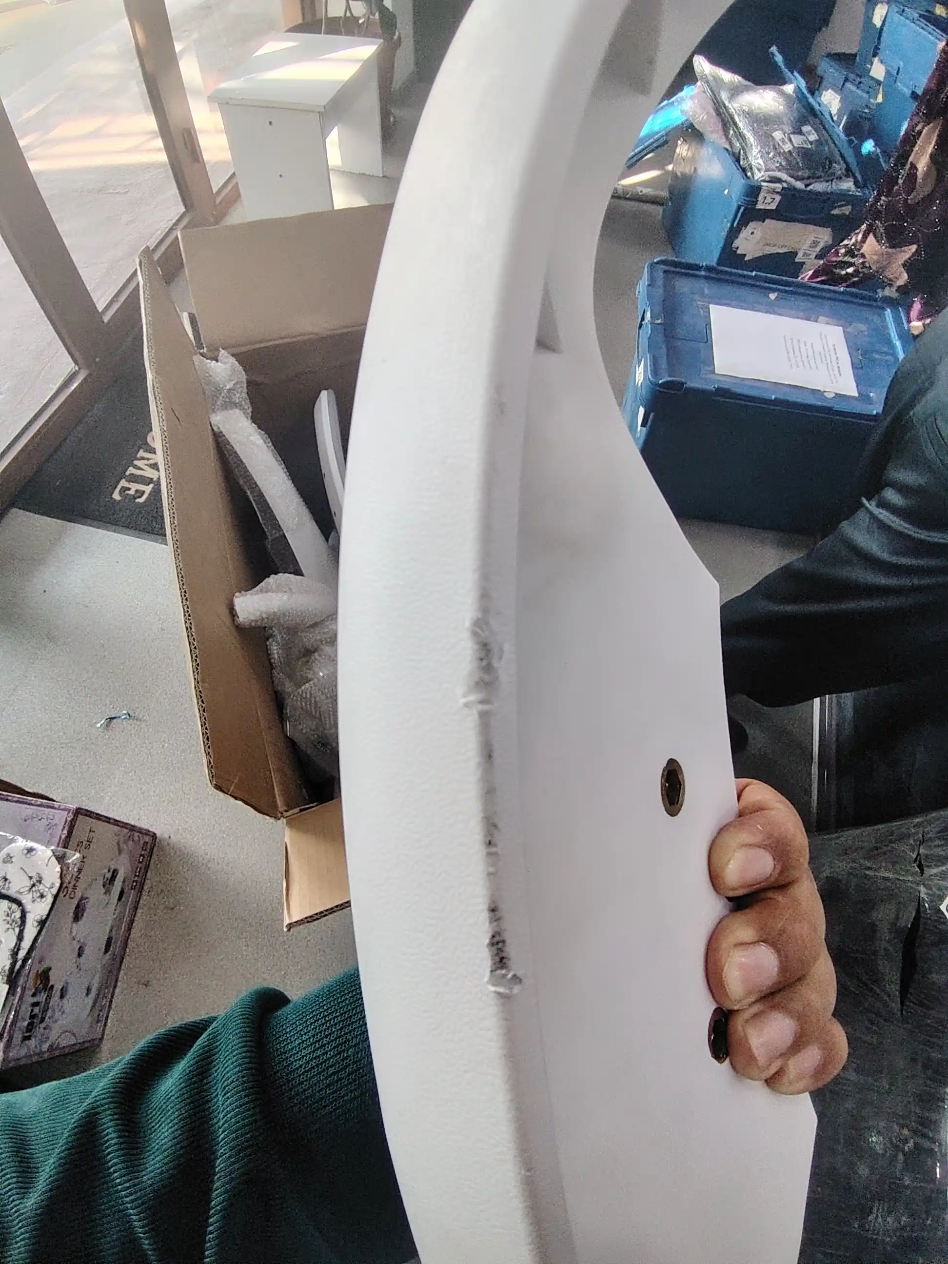 Ergonomik ofis kreslosi, mesh materialli, oyoq tayanchi bilan