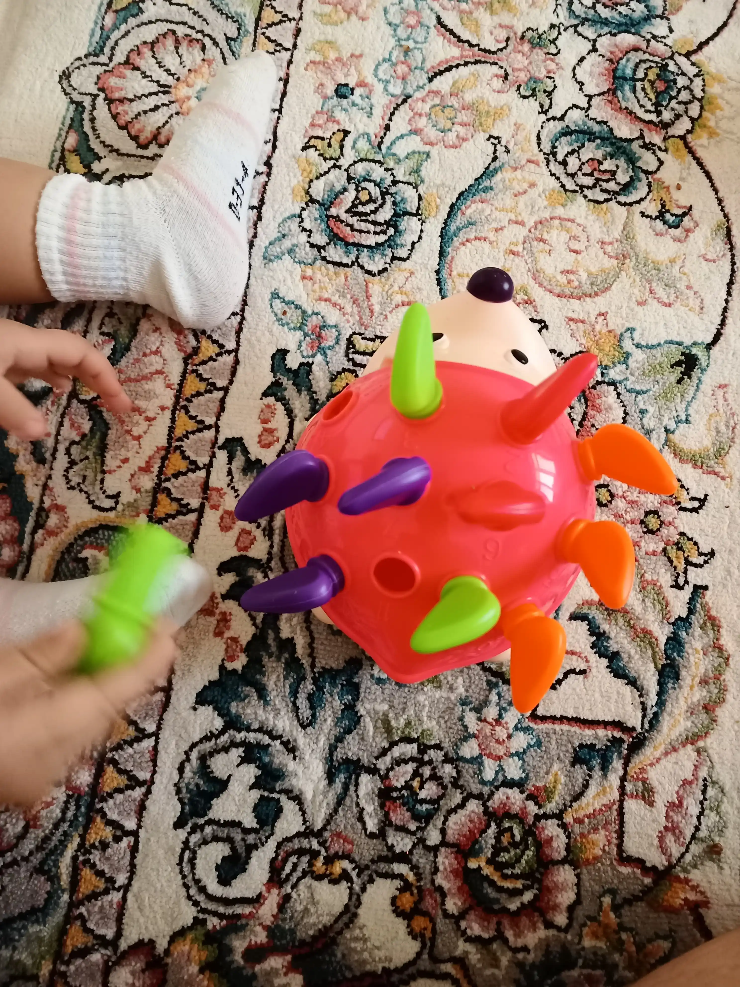 Tipratikan bolalar uchun Kirpi Montessori O'yinchog'i. Ranglarni Saralash Motorika O'yini