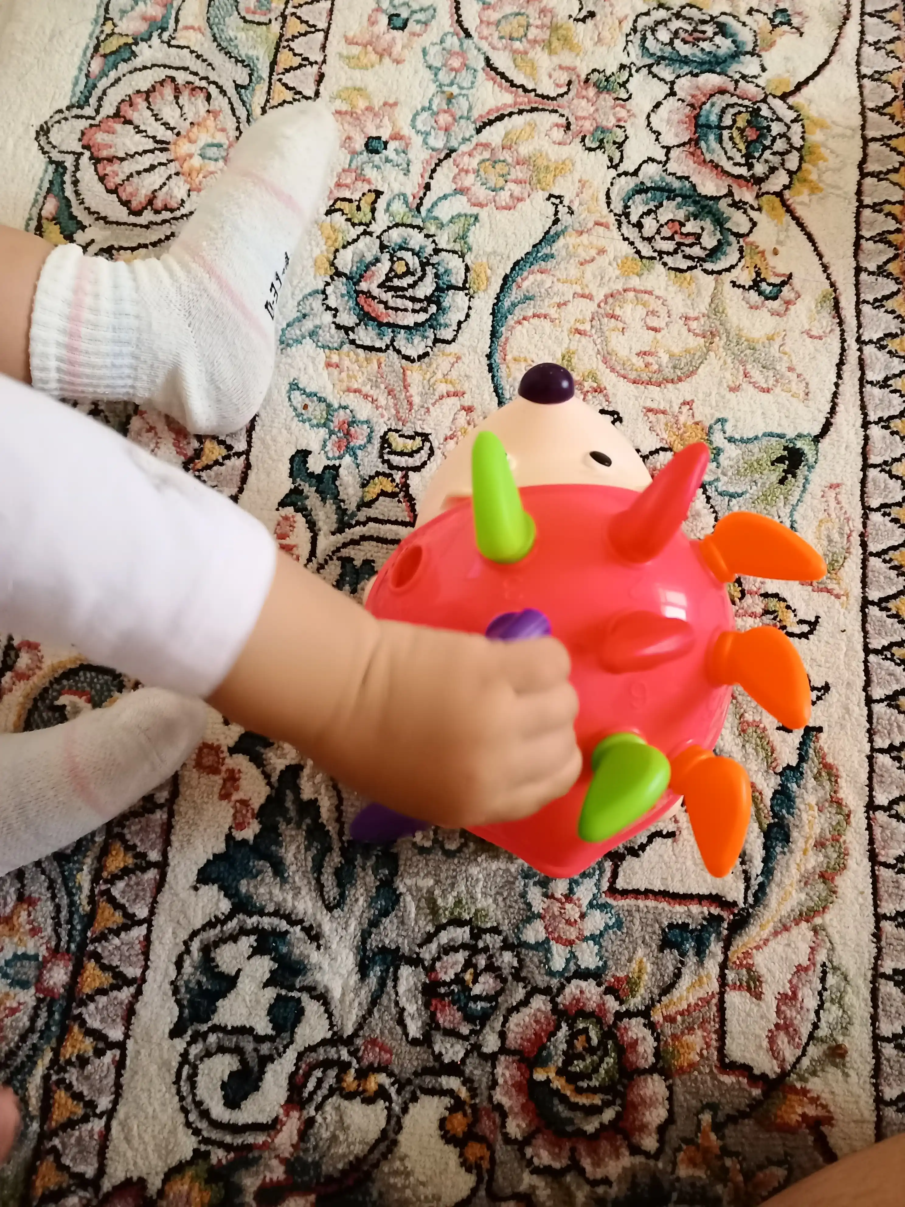 Tipratikan bolalar uchun Kirpi Montessori O'yinchog'i. Ranglarni Saralash Motorika O'yini