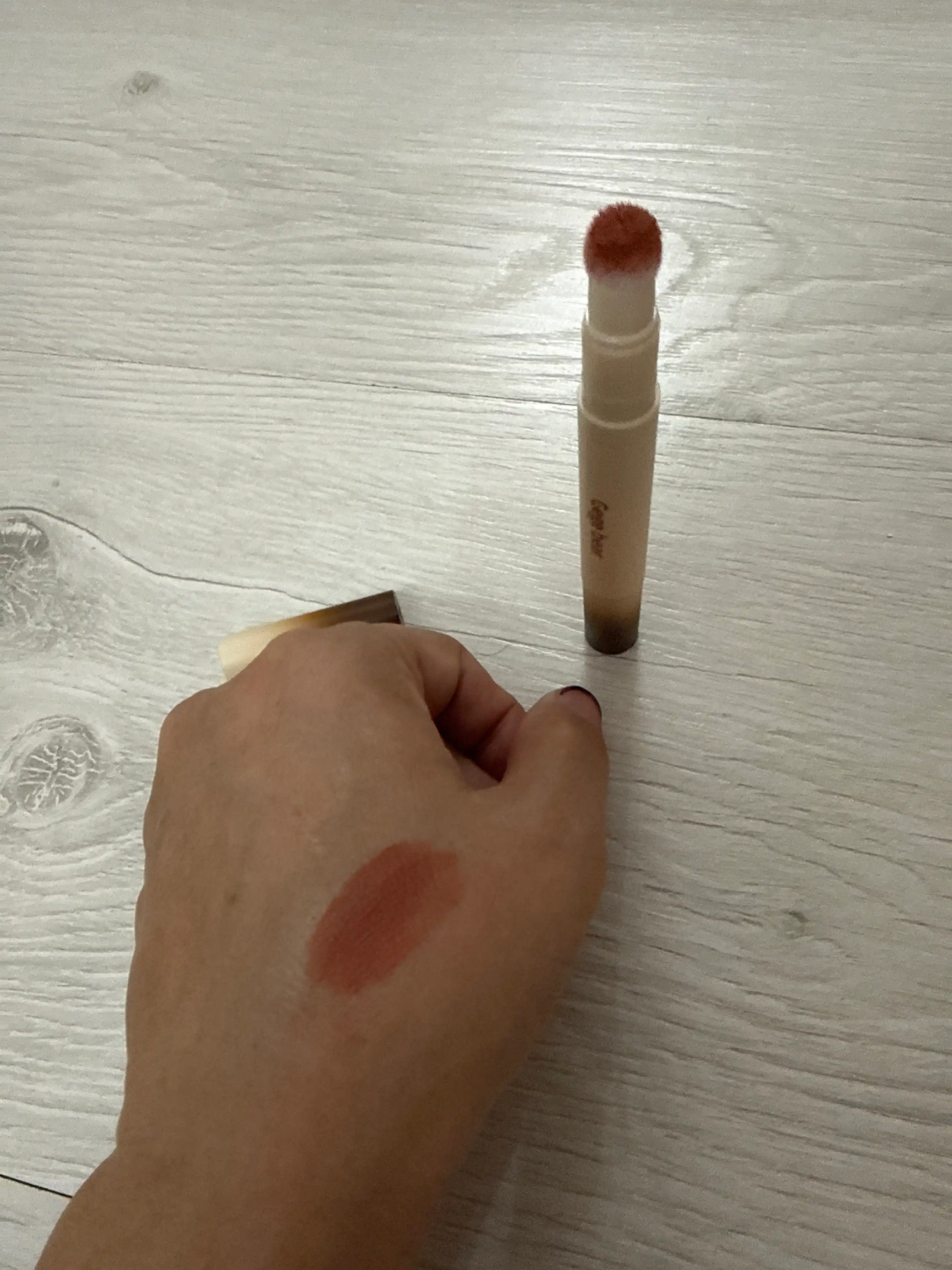 Lab bo’yog’i (nude soyali / nude rangli) 1 dona