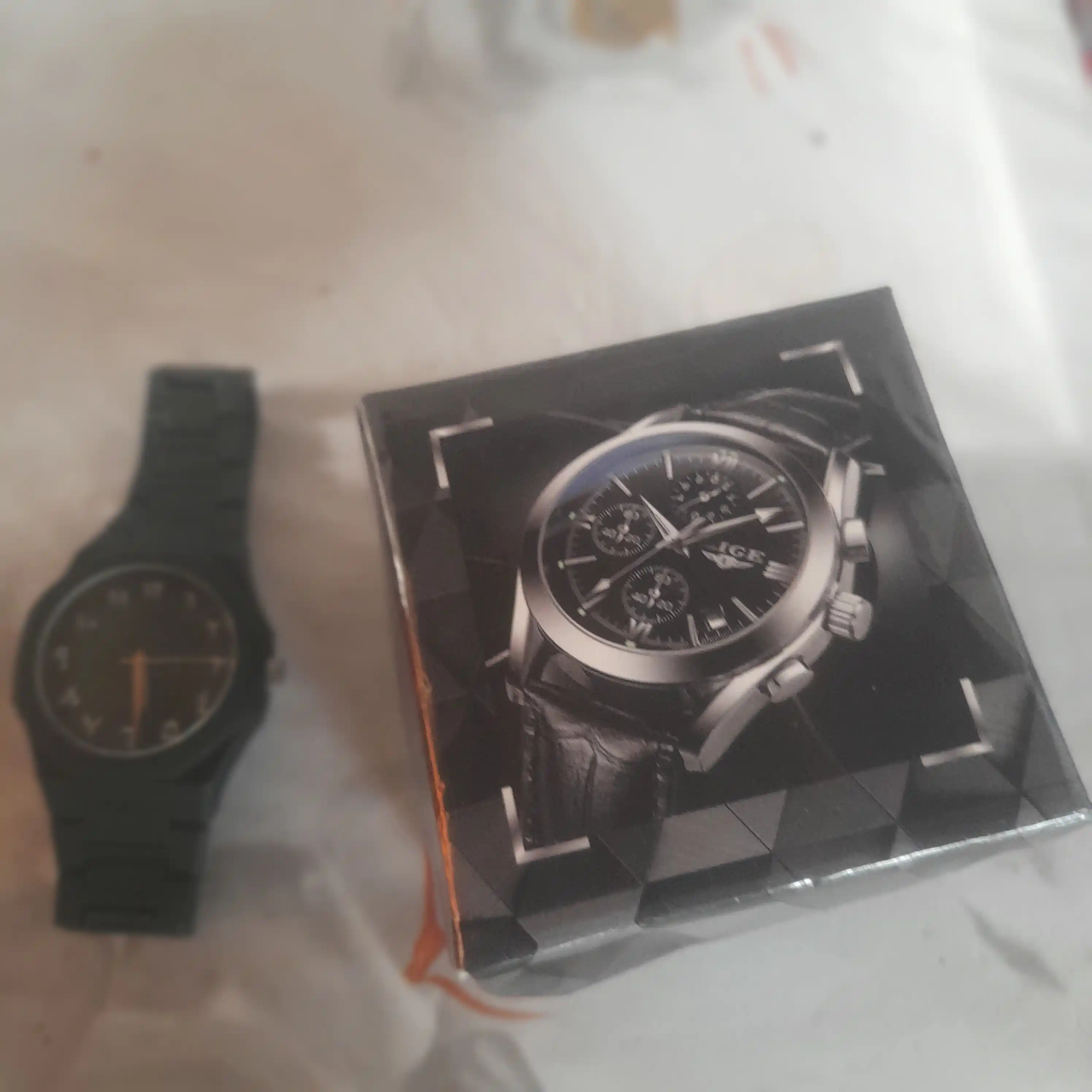 Arab Aura erkaklar soati - minimalist qora rangda, quti bilan