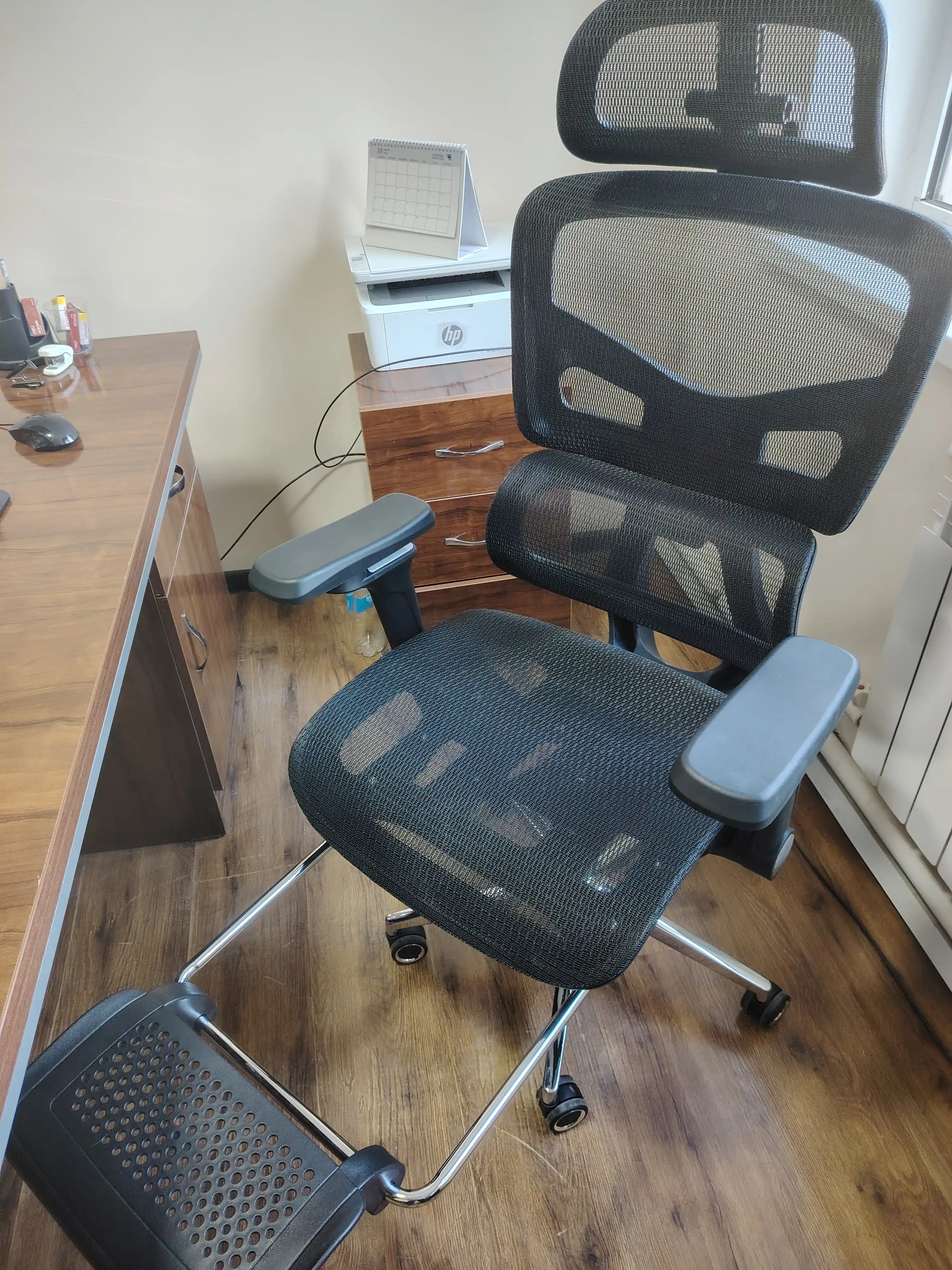 Ergonomik ofis kreslosi, to‘rli suyanchiqli, 120 kg gacha yuk ko‘taradigan, sozlanadigan