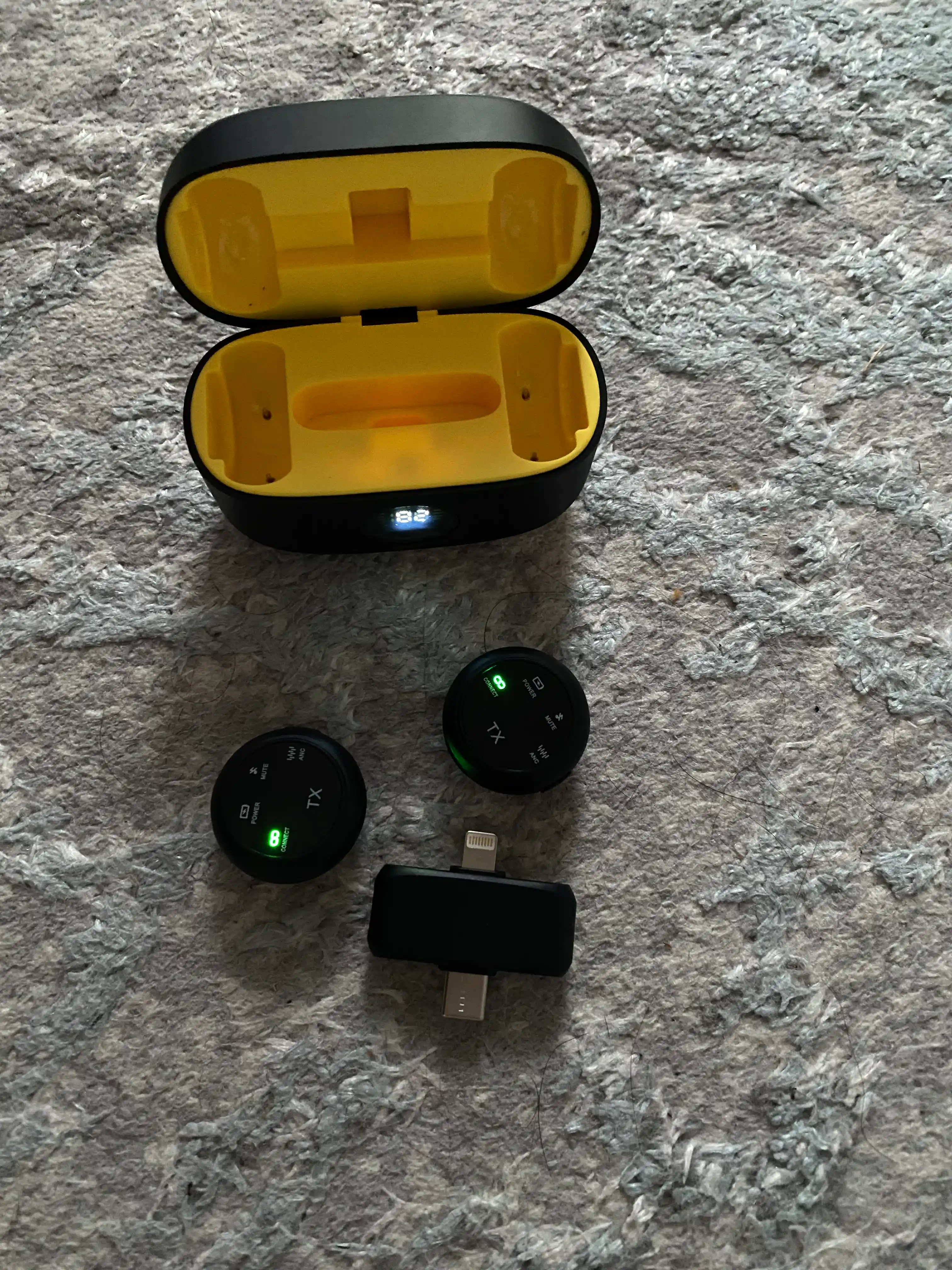 Blogerlar uchun simsiz petlichka mikrofon Lavaliere Video 2 Type-C/Lightning