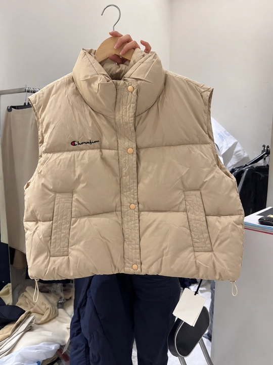 Ayollar uchun qaviqli jilet, baland yoqali cho‘ntakli nimcha, yengsiz kurtka, S, M, L, XL
