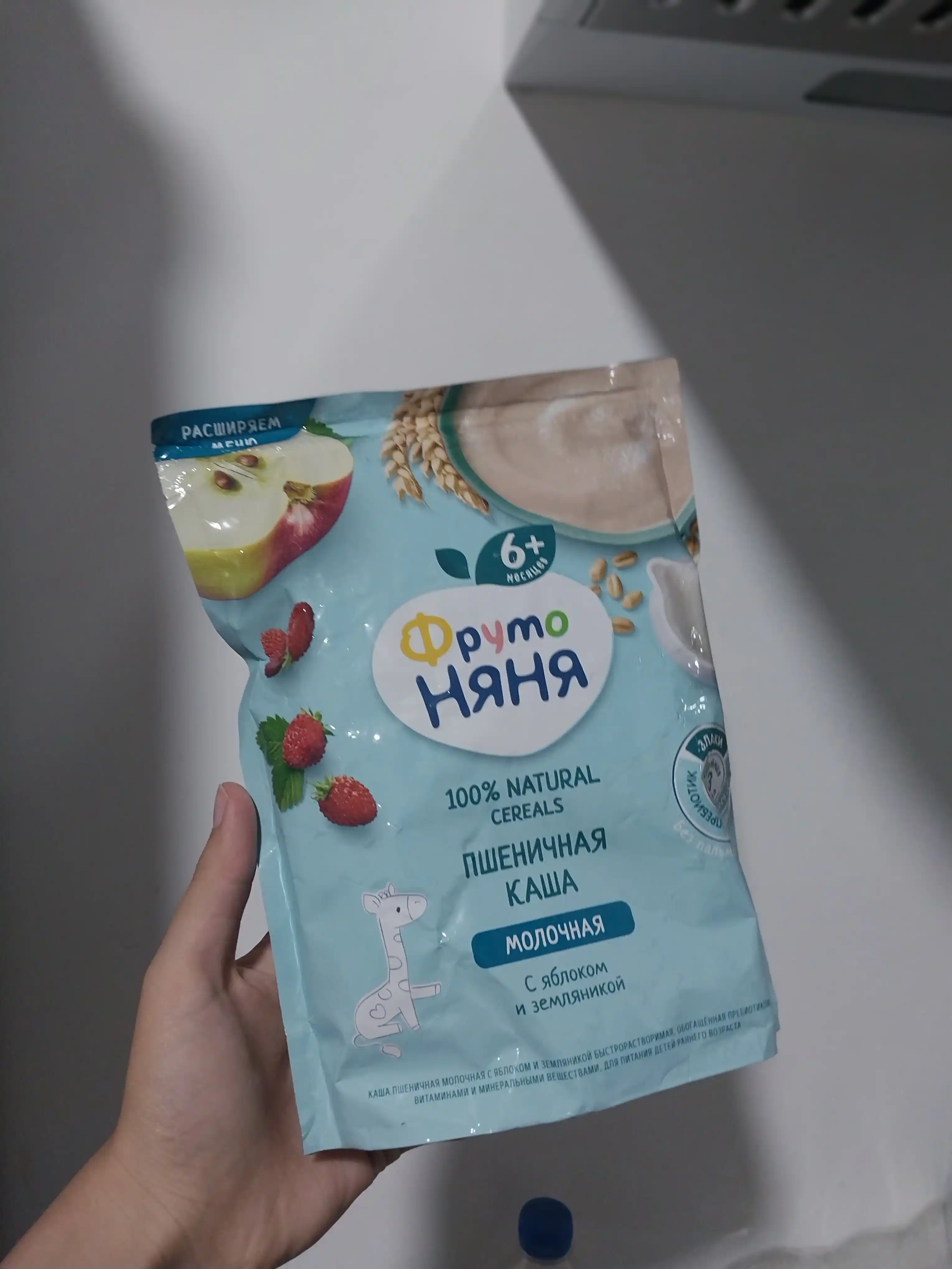 Каша из пшеницы с яблоком и земляникой Быстрораст ФрутоНяня, 200 г