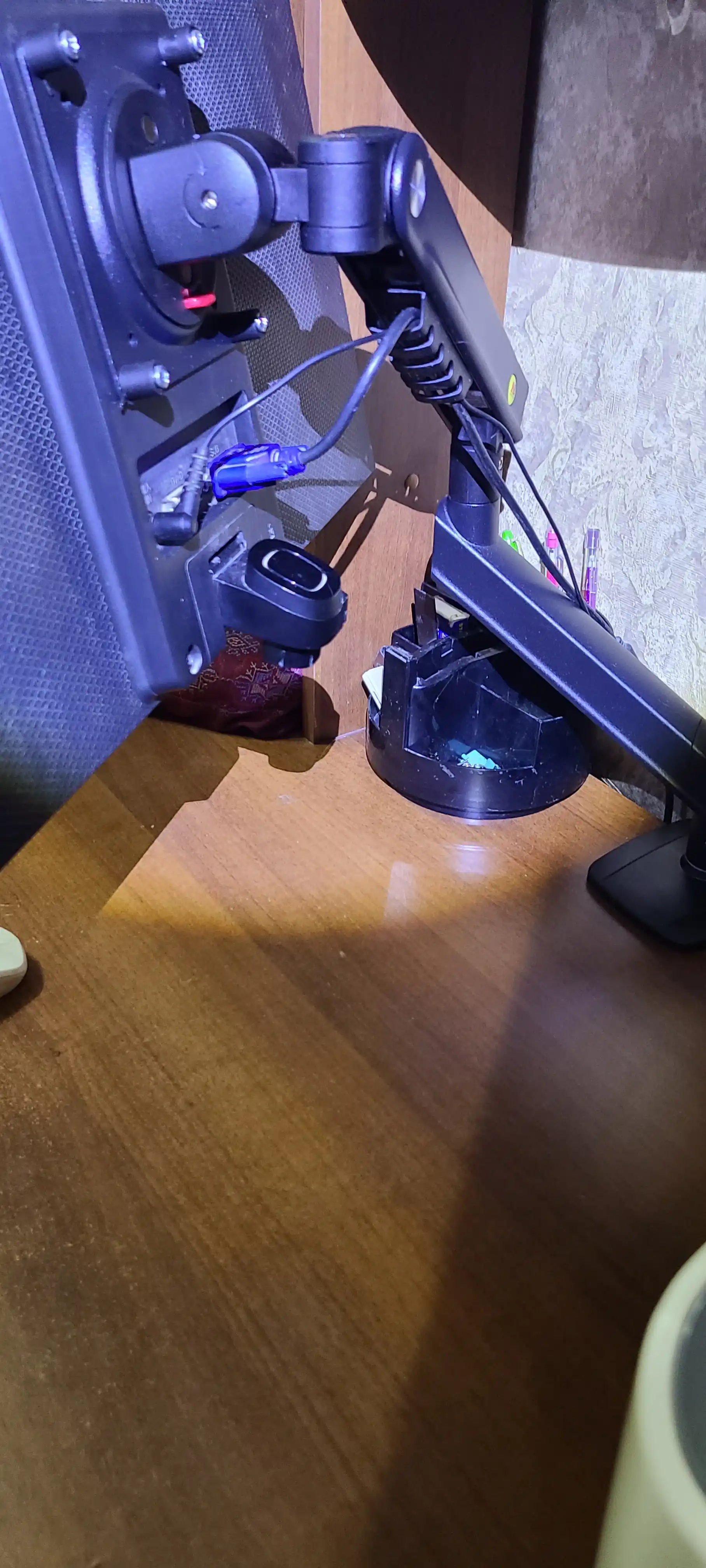 17-32 dyuymli mexanik prujinali North Bayou NB A5 monitor uchun stol kronshteyni