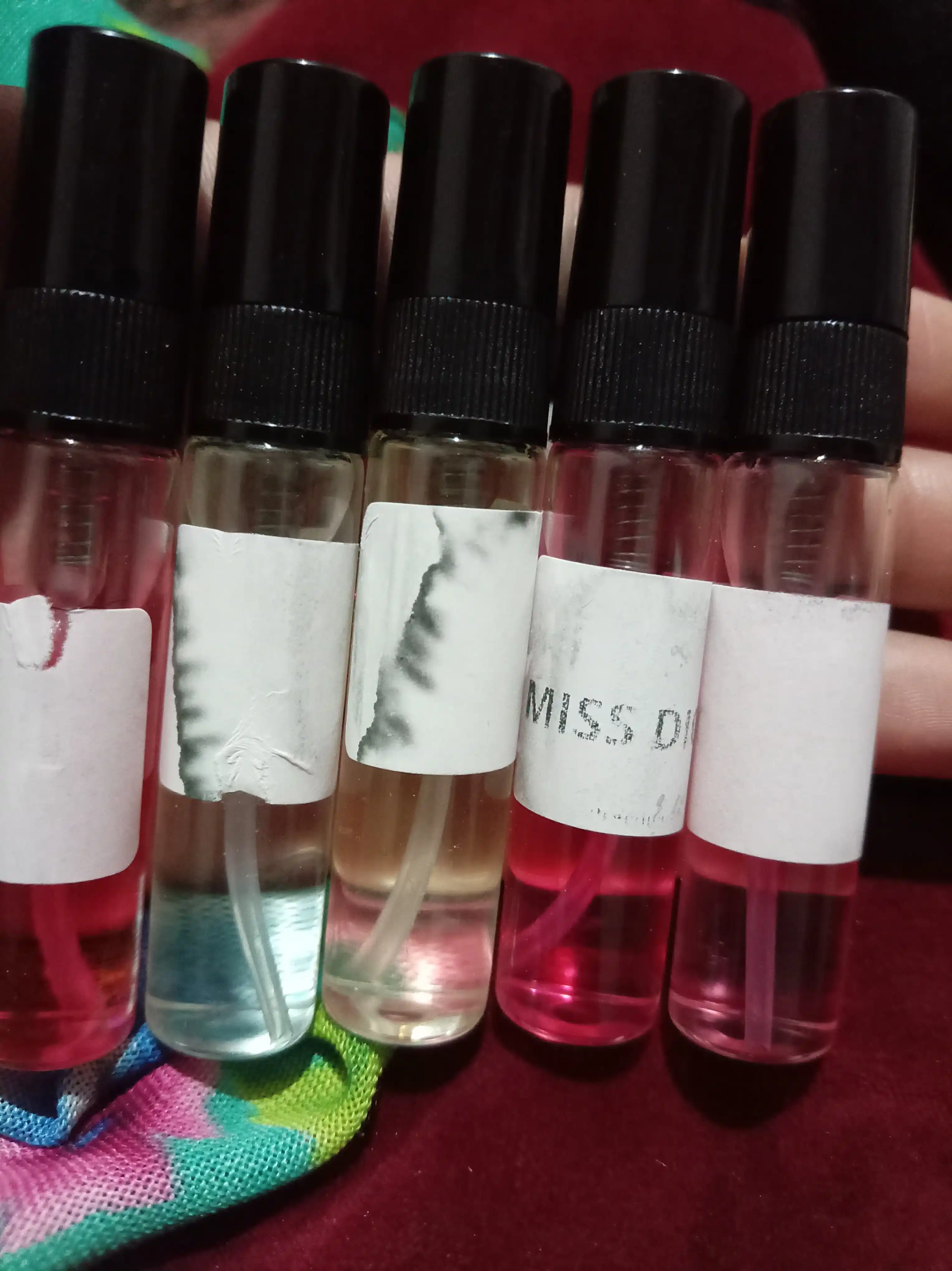 Atirlar ayollar uchun Lost Cherry, My Way, Miss Dior, Gucci Flora, Avon Today, sovga nabor