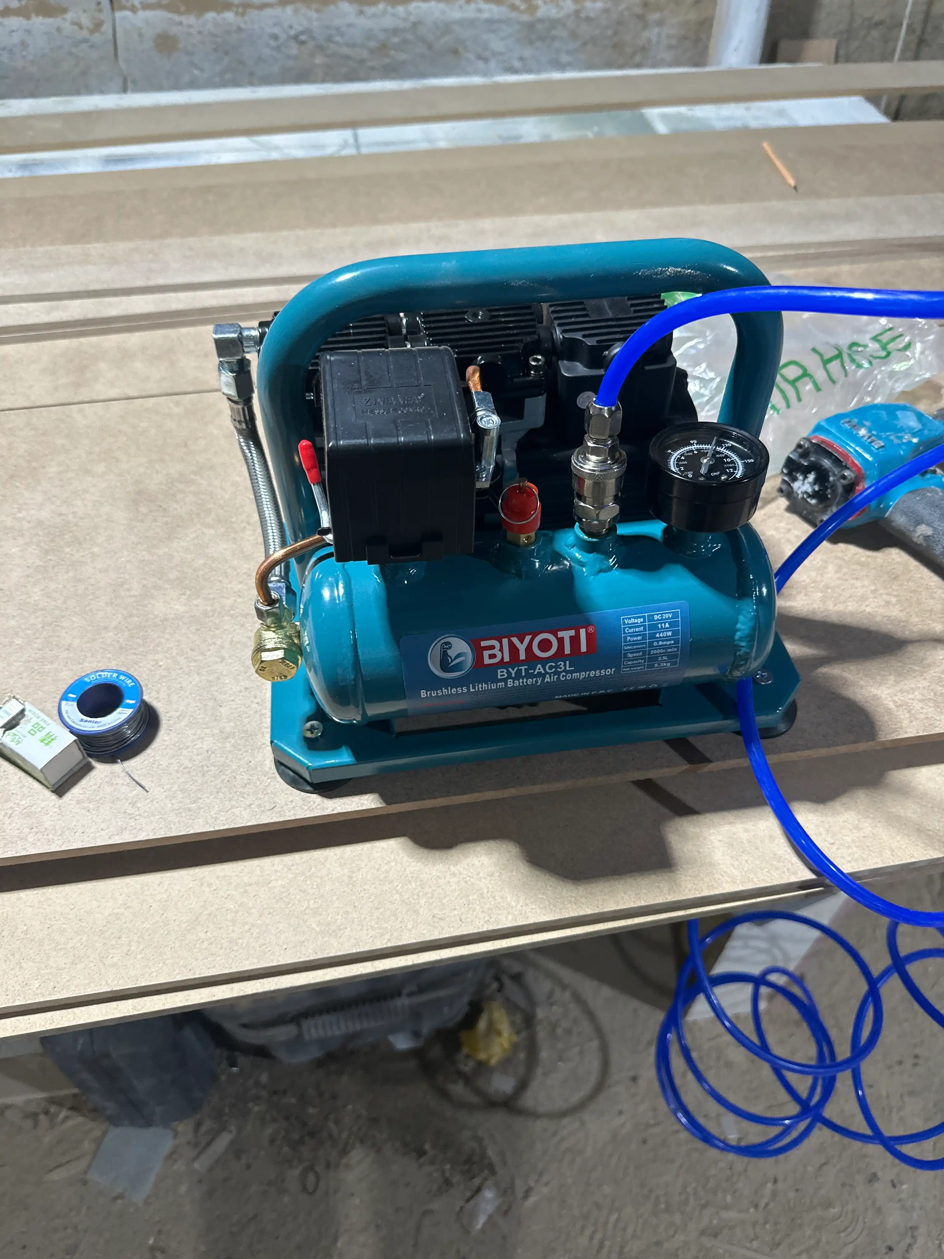 Akkumulyatorli cho'tkasiz havo kompressori BIYOTI BYT-AC3L (20V, 440W, 2.5L)