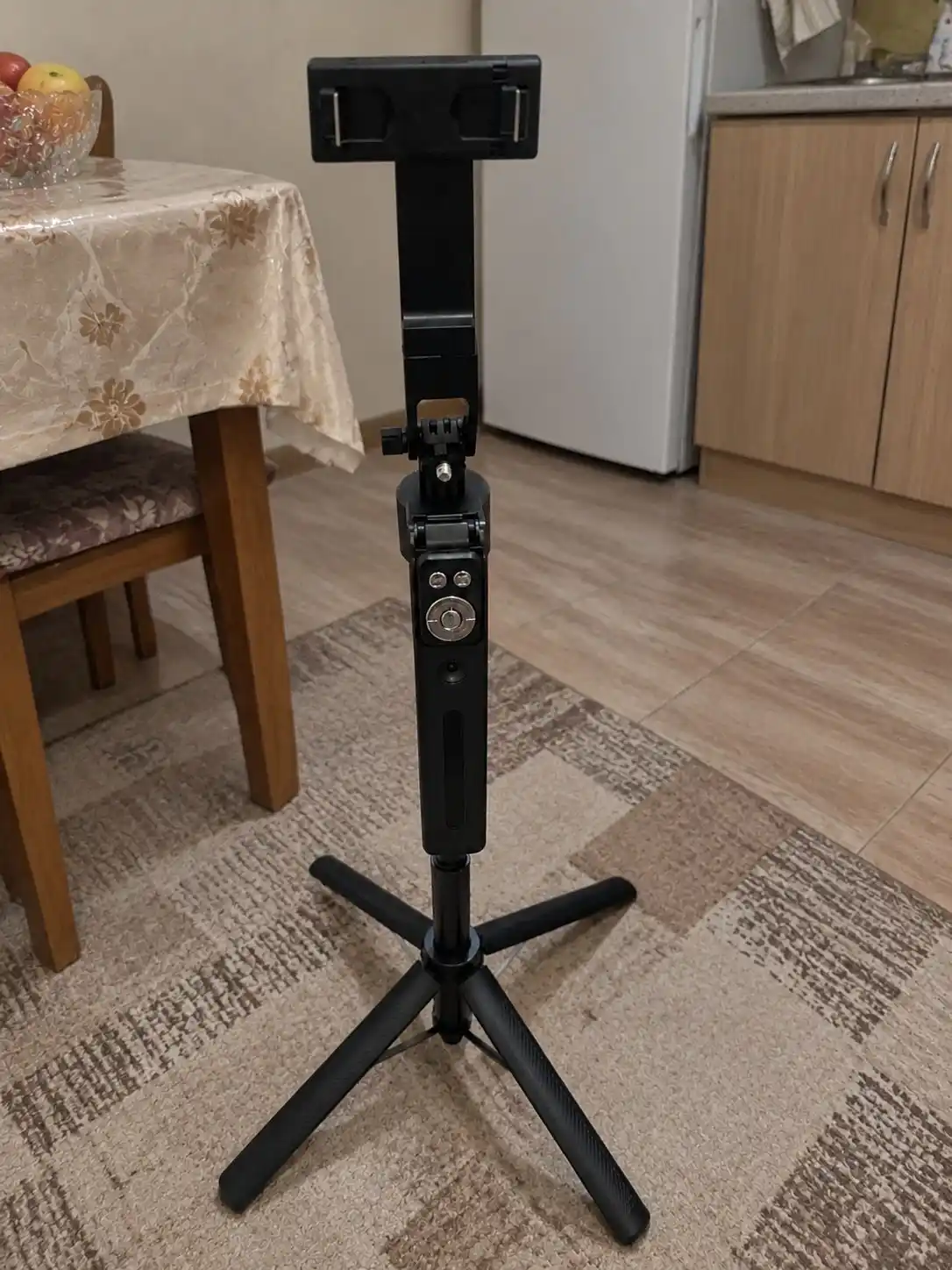 C12 AI Tracking Tripod 1.8M – Штатив для телефона с AI-слежением и пультом