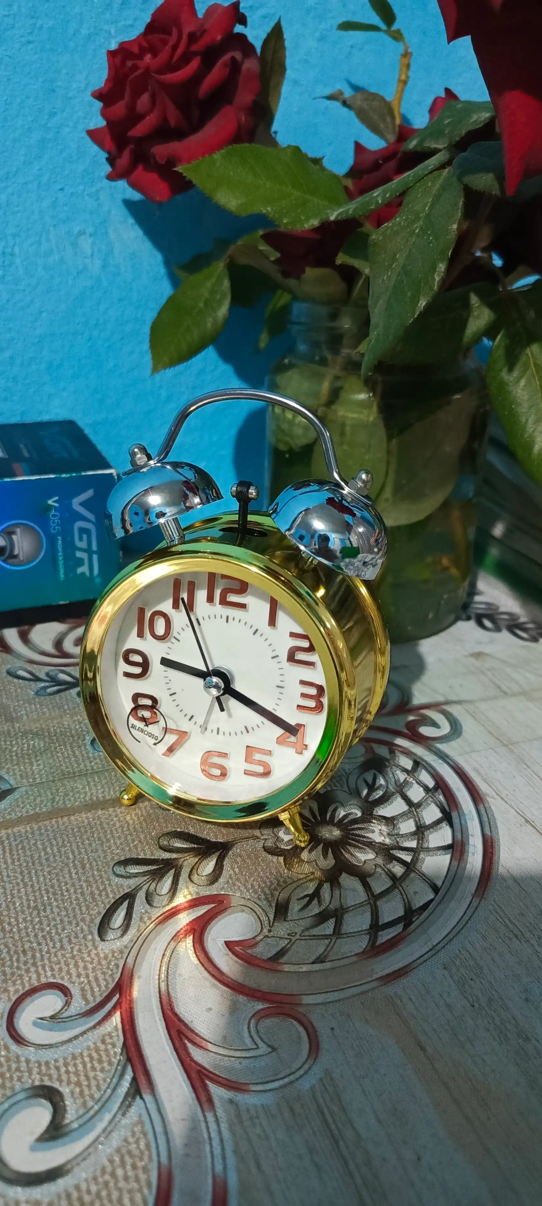 Budilnik klassik stol soati, ovozsiz ishlidi, metall korpus qo'ngiroq ovozi baland