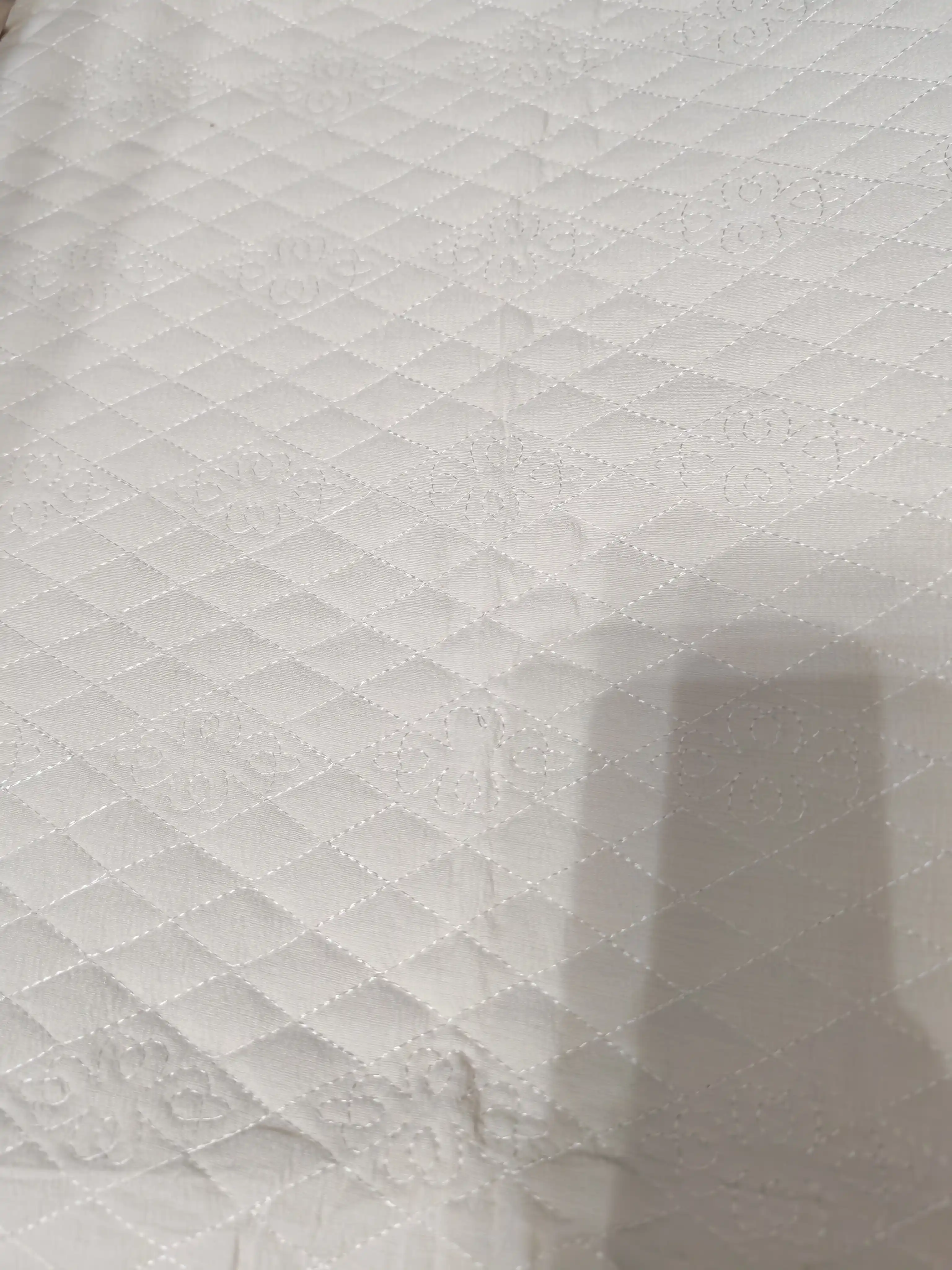 Ikki kishilik choyshab to‘plami, 3 ta buyum, 200×230 sm li choyshab, 50×70 sm li 2 ta yostiq jildi