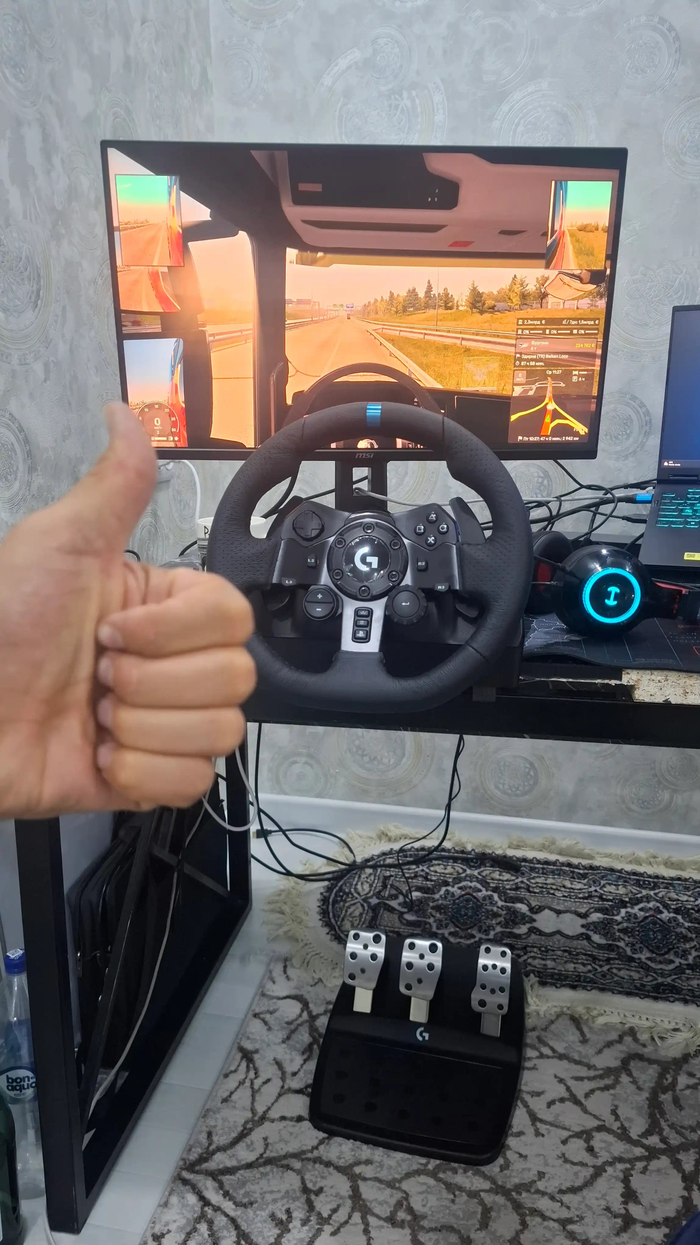 Logitech G923 Driving realistik Force Feedback tizimiga ega yangi avlod o‘yin ruli