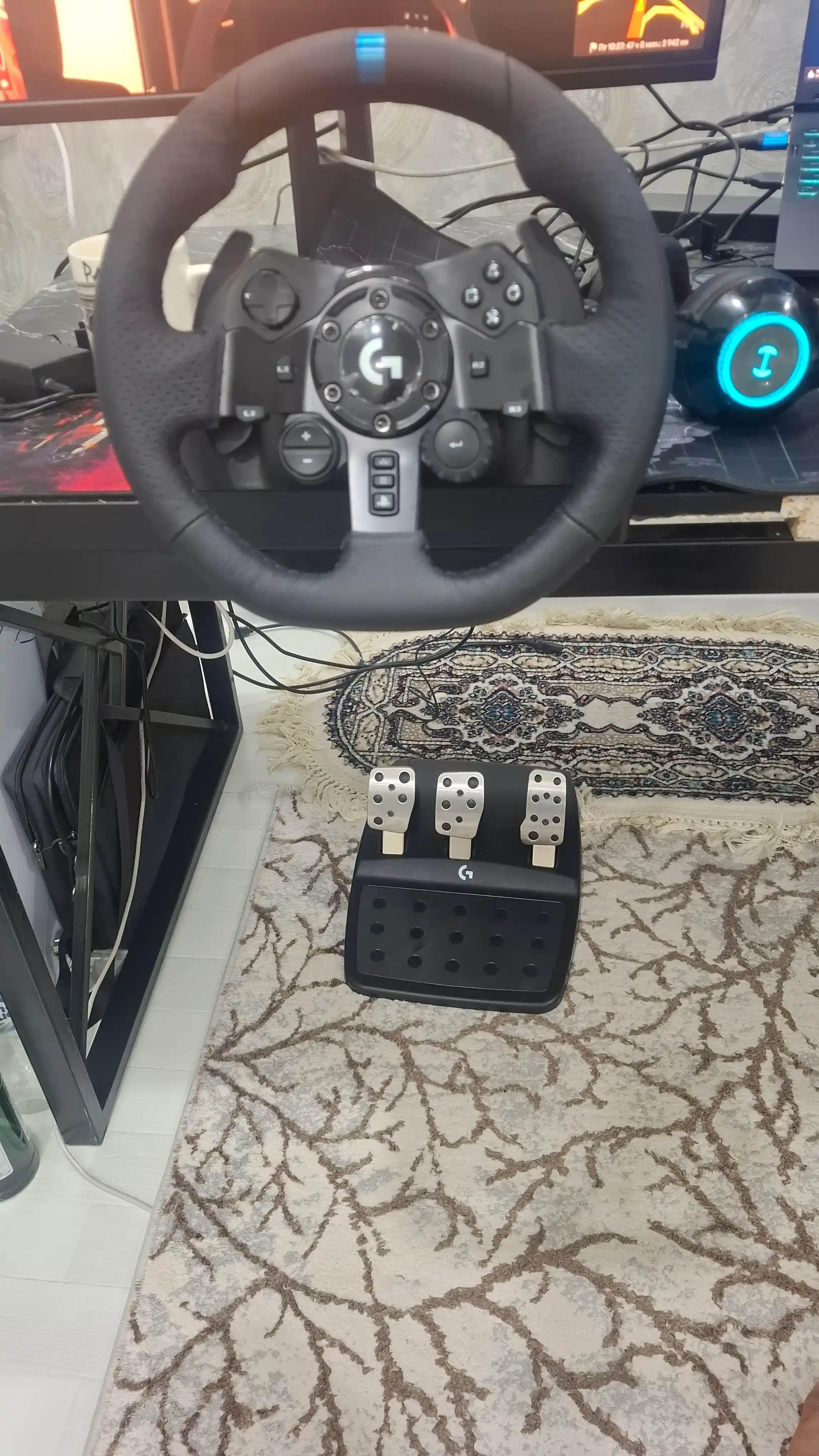 Logitech G923 Driving realistik Force Feedback tizimiga ega yangi avlod o‘yin ruli