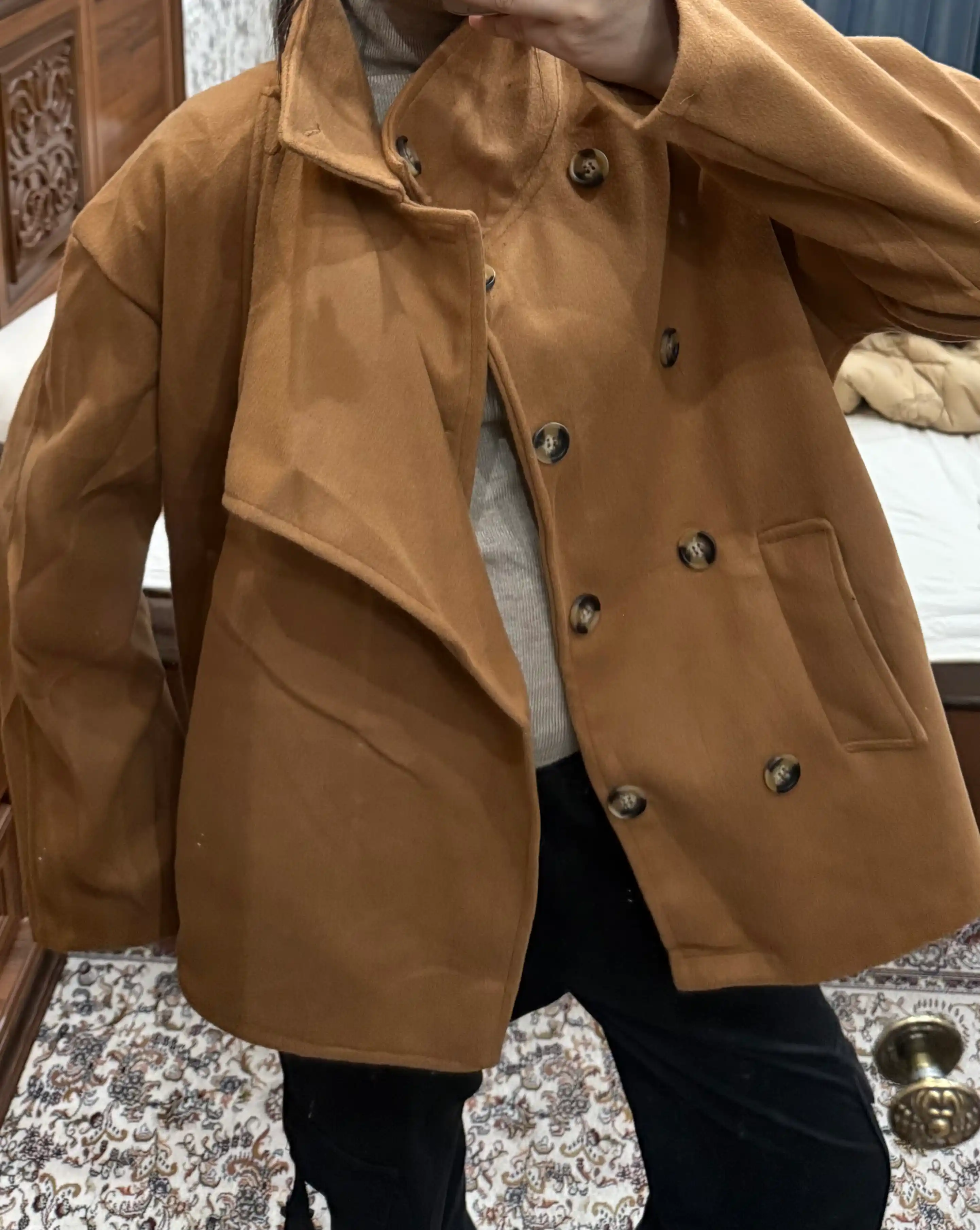 Ayollar uchun qisqa palto, belbog‘li, tik yoqali, oversize, kuz-qish