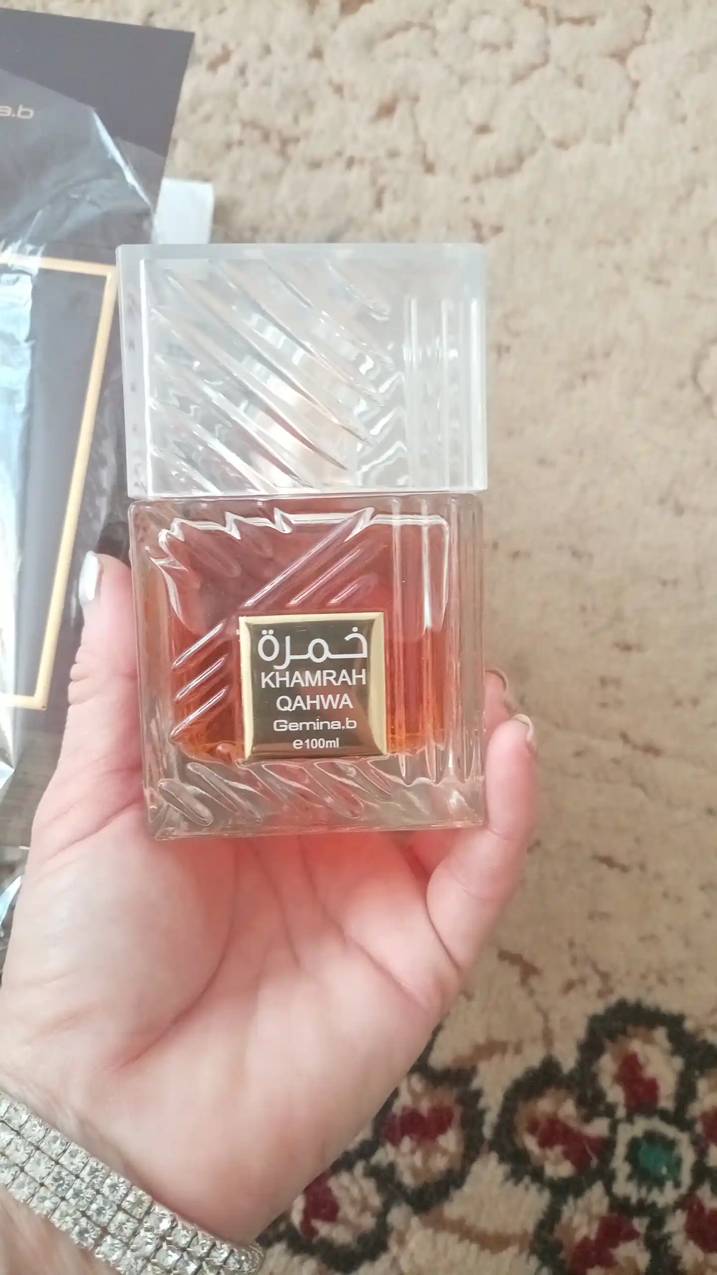Lattafa Khamrah Parfyumlangan suv, 100 ml, Sharqona shirinlik