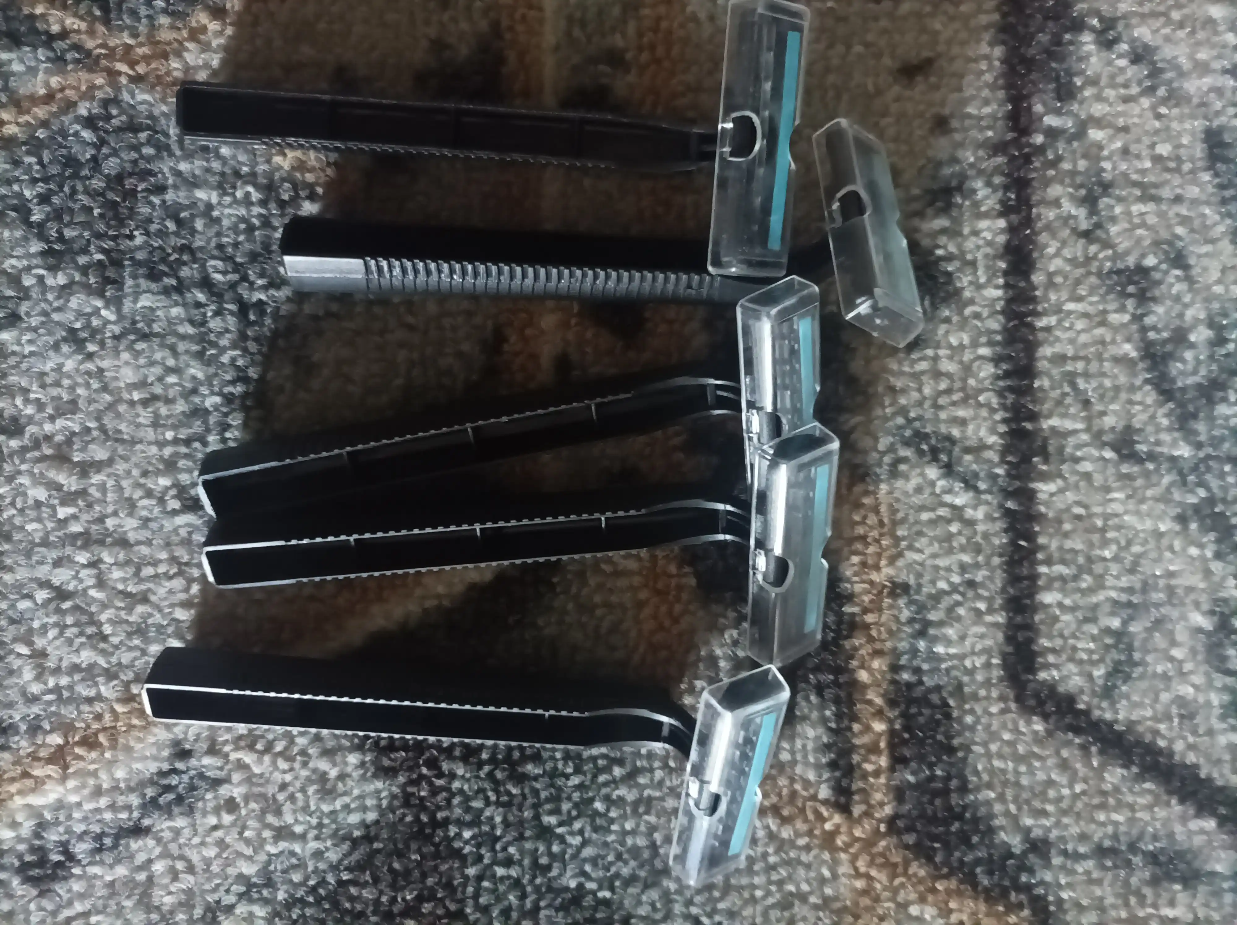 Dorco TG708N bir martalik erkaklar ustarasi, 2 pichoqli, 5 dona