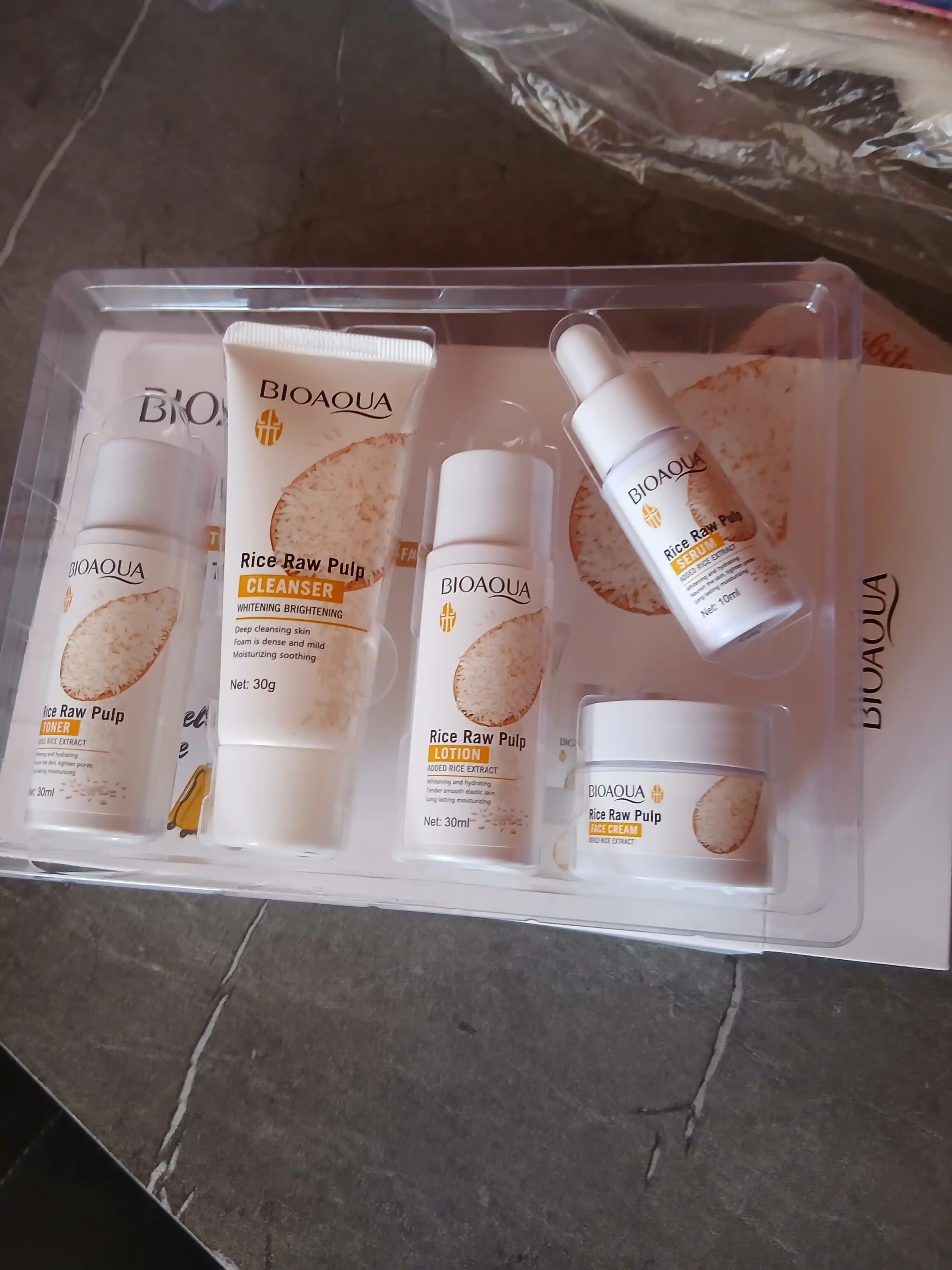 Gialuron kislotali, terini yoshartirish uchun BIOAQUA kosmetik sovg‘a to‘plami