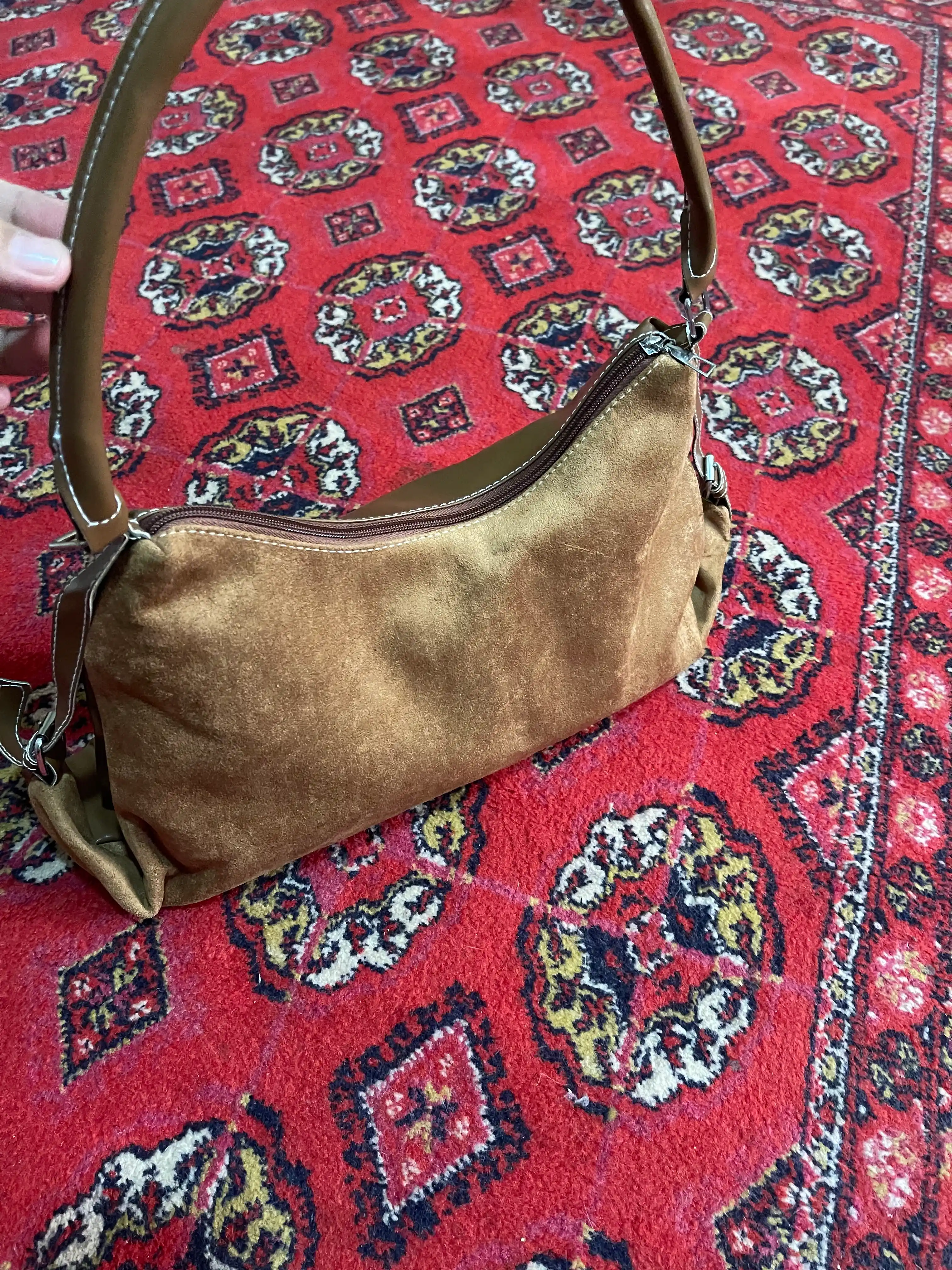 Ayollar uchun zamsh xobo sumka, yelkaga osiladigan, sig‘imli, kundalik