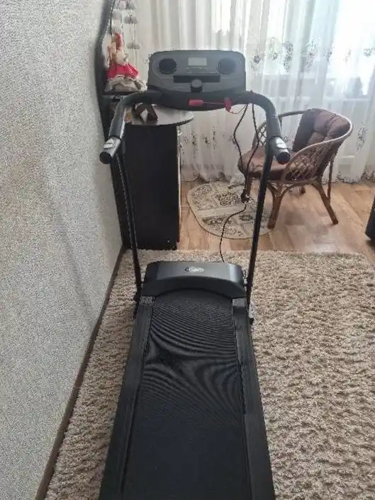 Elektrik yugurish yo‘lakchasi UNIQKID M2, 12 km/soatgacha, 130 kg gacha