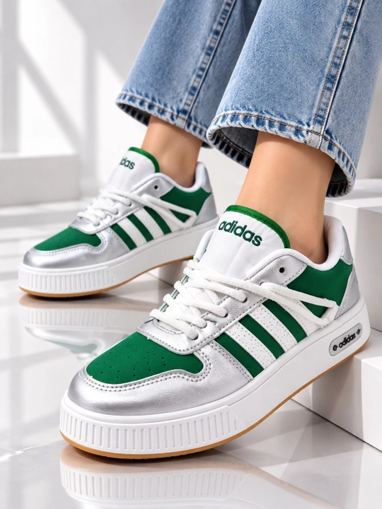 Ayollar poyabzali: 36-41 o‘lchamdagi qizlar va ayollar uchun Adidas krossovkalari