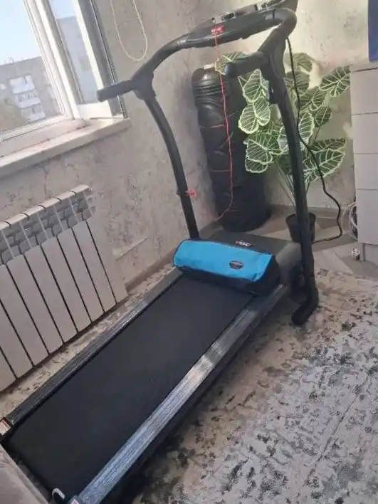 Elektrik yugurish yo‘lakchasi UNIQKID M2, 12 km/soatgacha, 130 kg gacha