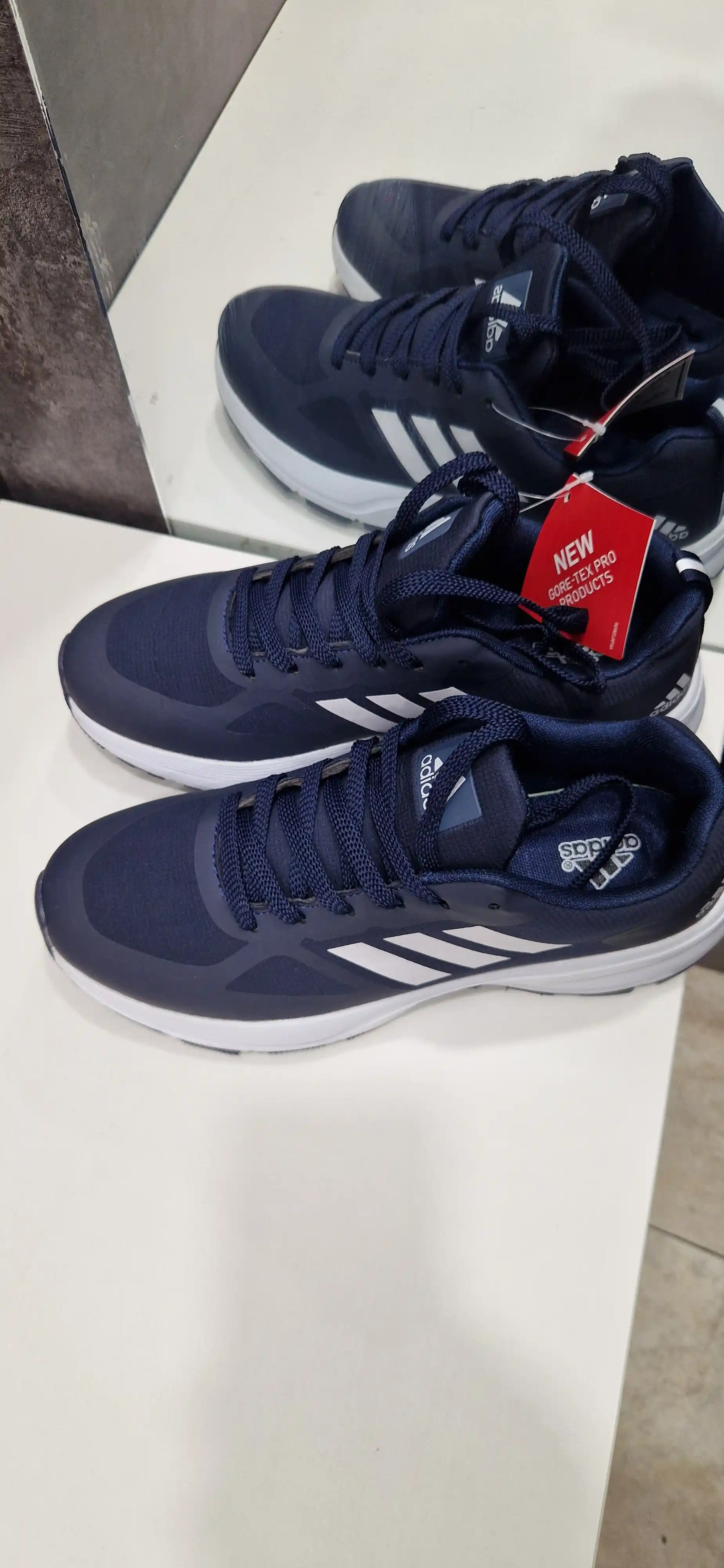 Erkaklar zamonaviy Adidas sport poyabzali, o‘lchamlari 40-44