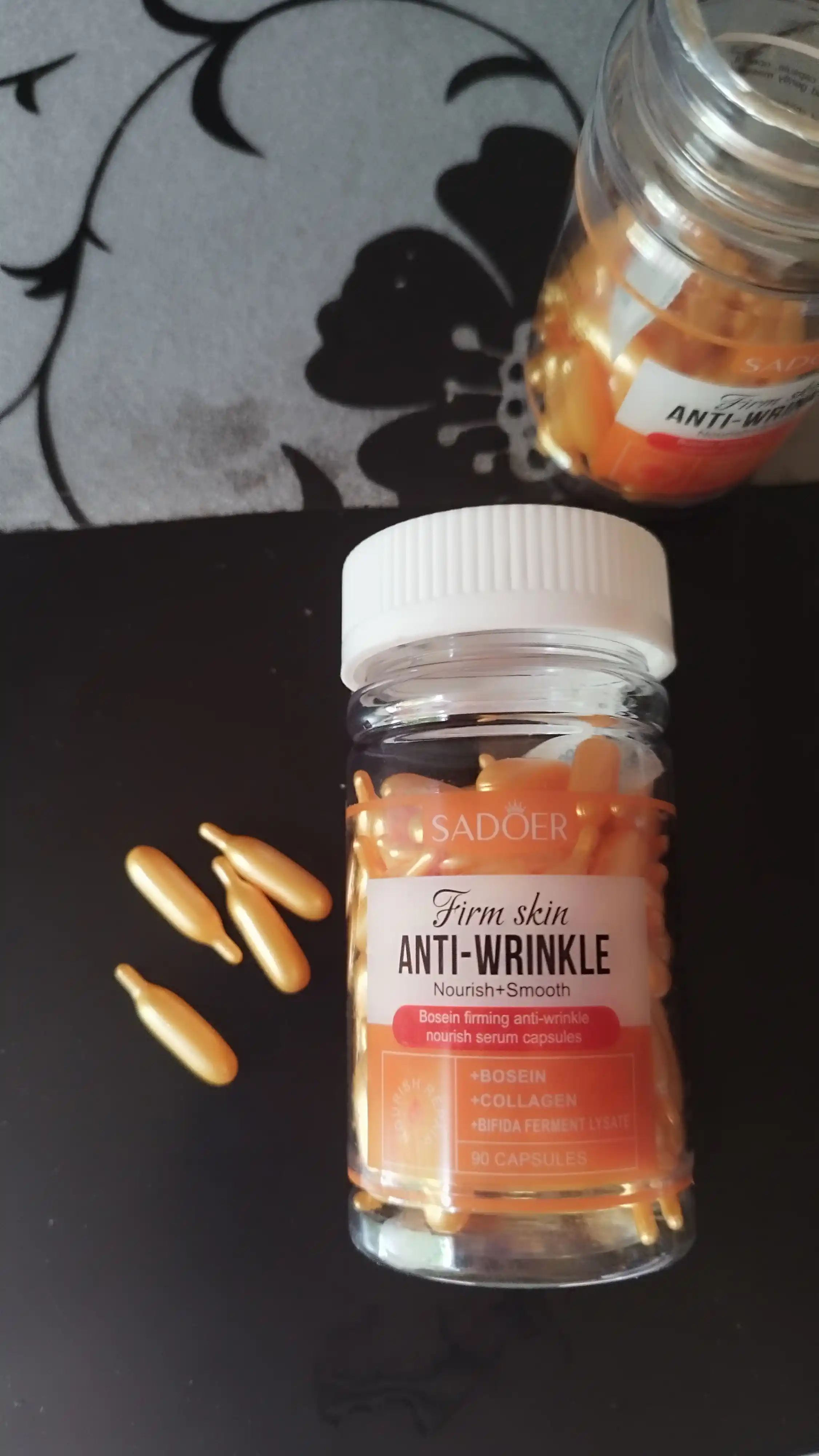 Kollagen + vitaminlar + tabiiy ekstraktlar: ajin va dog‘larni ketkazadi, terini yoritadi