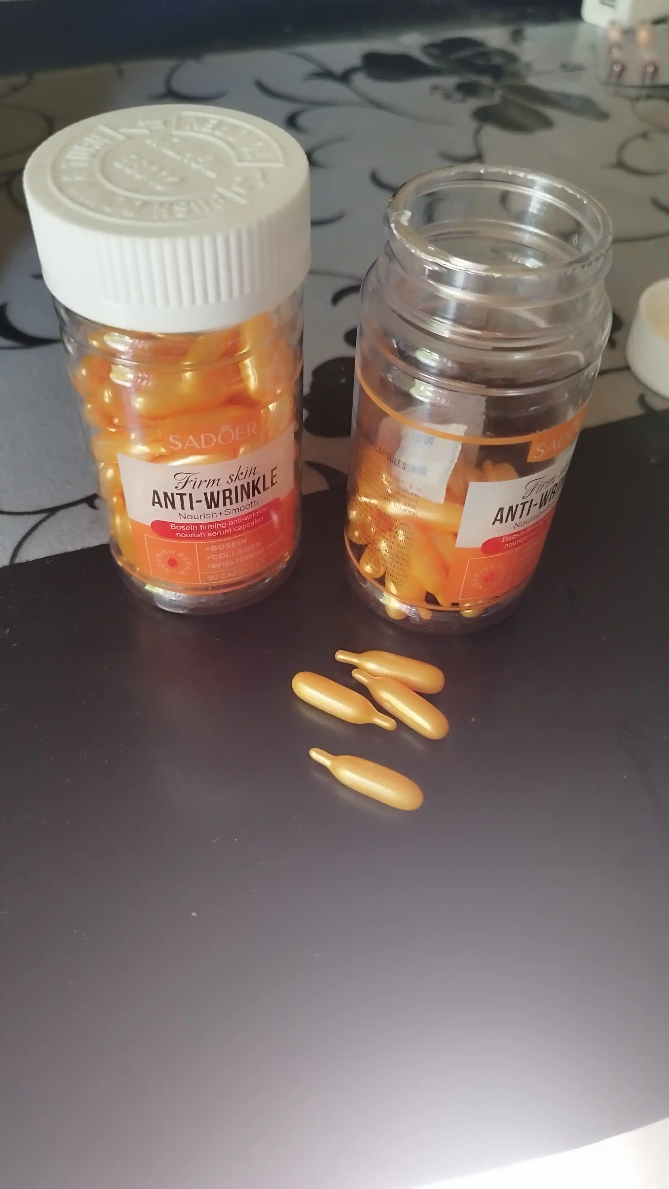 Kollagen + vitaminlar + tabiiy ekstraktlar: ajin va dog‘larni ketkazadi, terini yoritadi