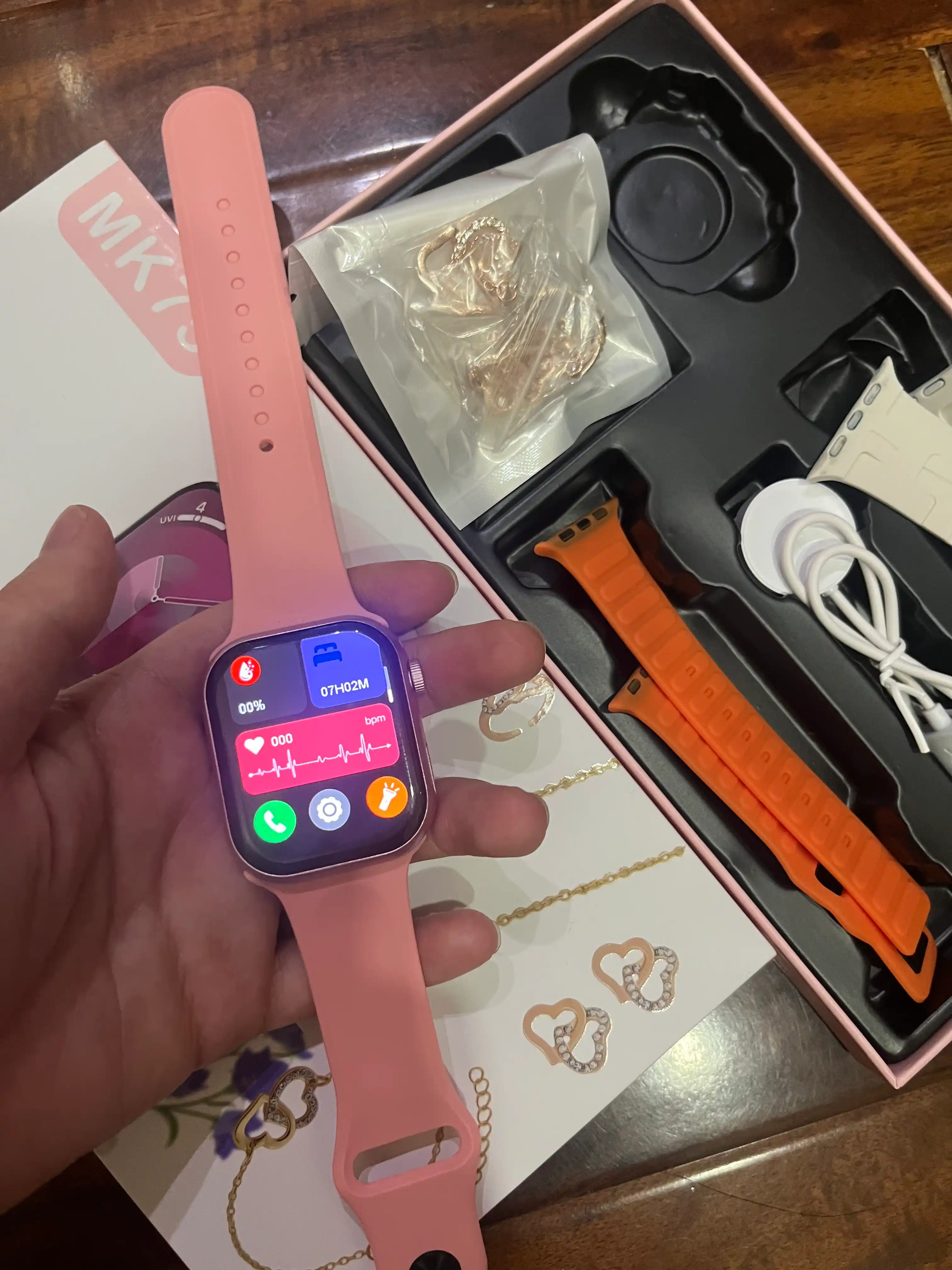 Smart Watch MK75 ayollar aqlli soati + taqinchoqlar sovg'a to'plami 3 xil remeshogi bilan