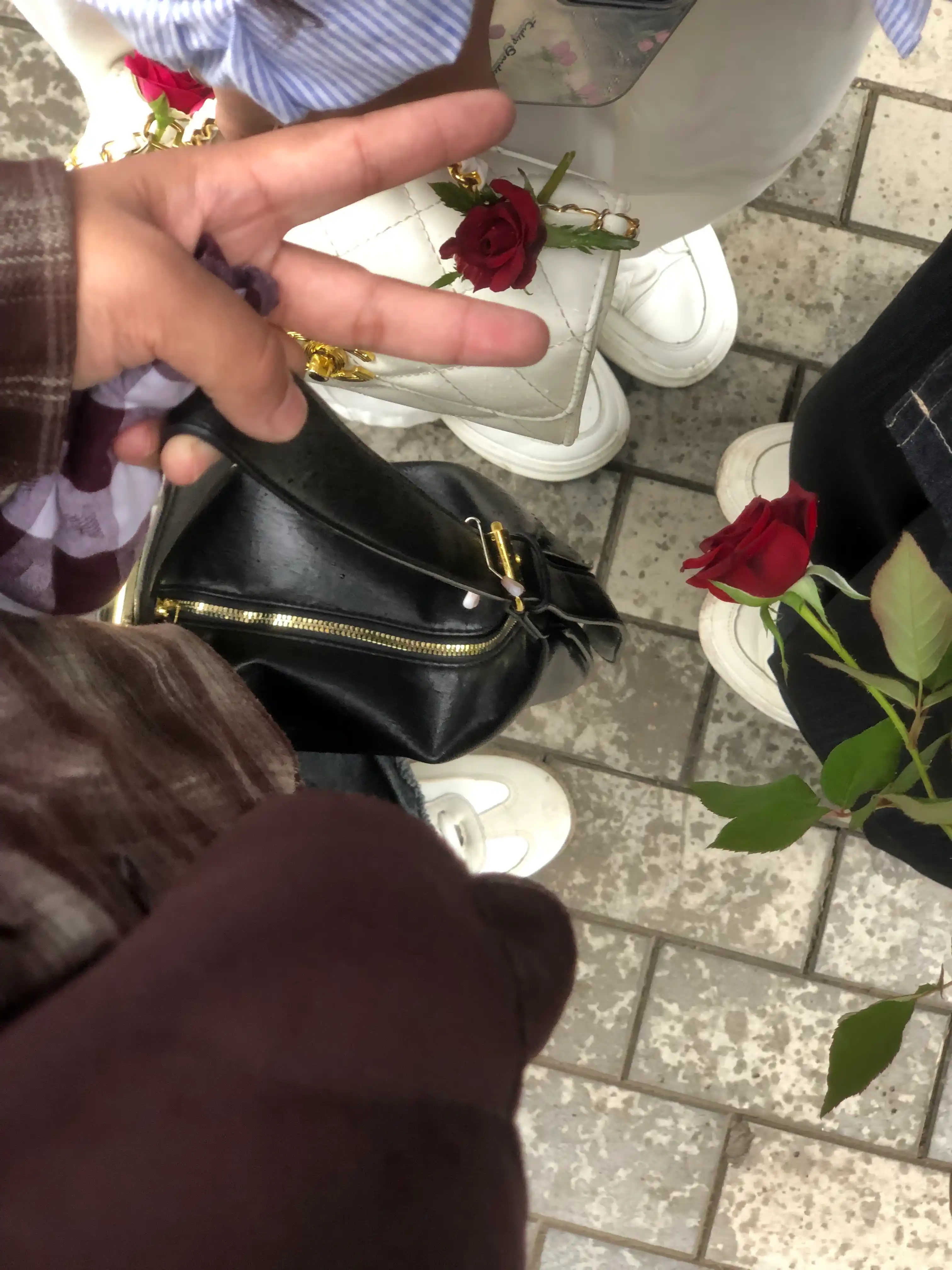 Ayollar sumkasi hobo, yelkaga osib taqiladigan, yumshoq, hobo, jigarrang, qora, oq