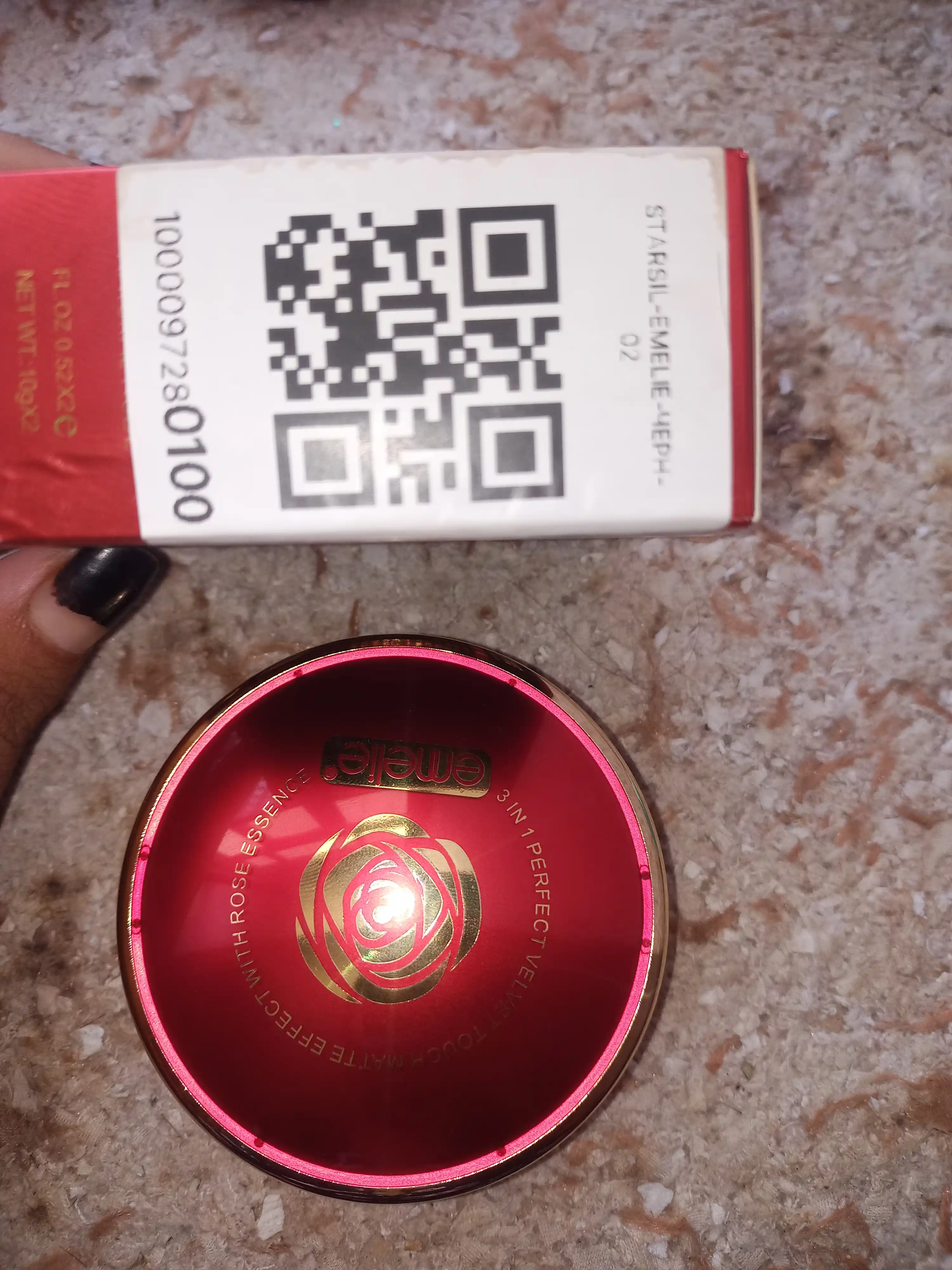 Emelie Professional Mattifying Face Powder — Pudra, yog‘ni yutuvchi yuz uchun upa