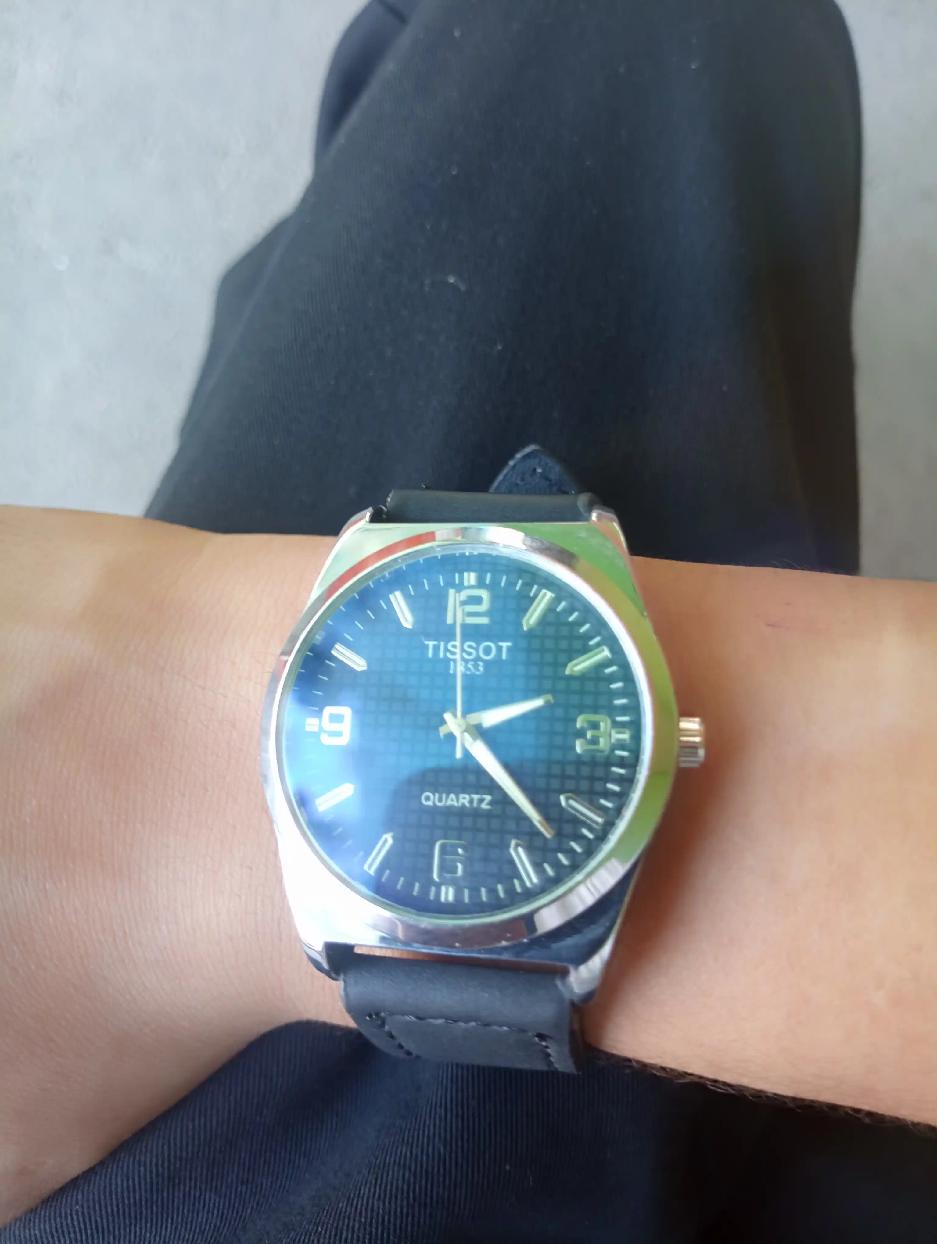 Erkaklar qo‘l soati, kvarts mexanizmli, charm remeshok, klassik dizayn, 40 mm