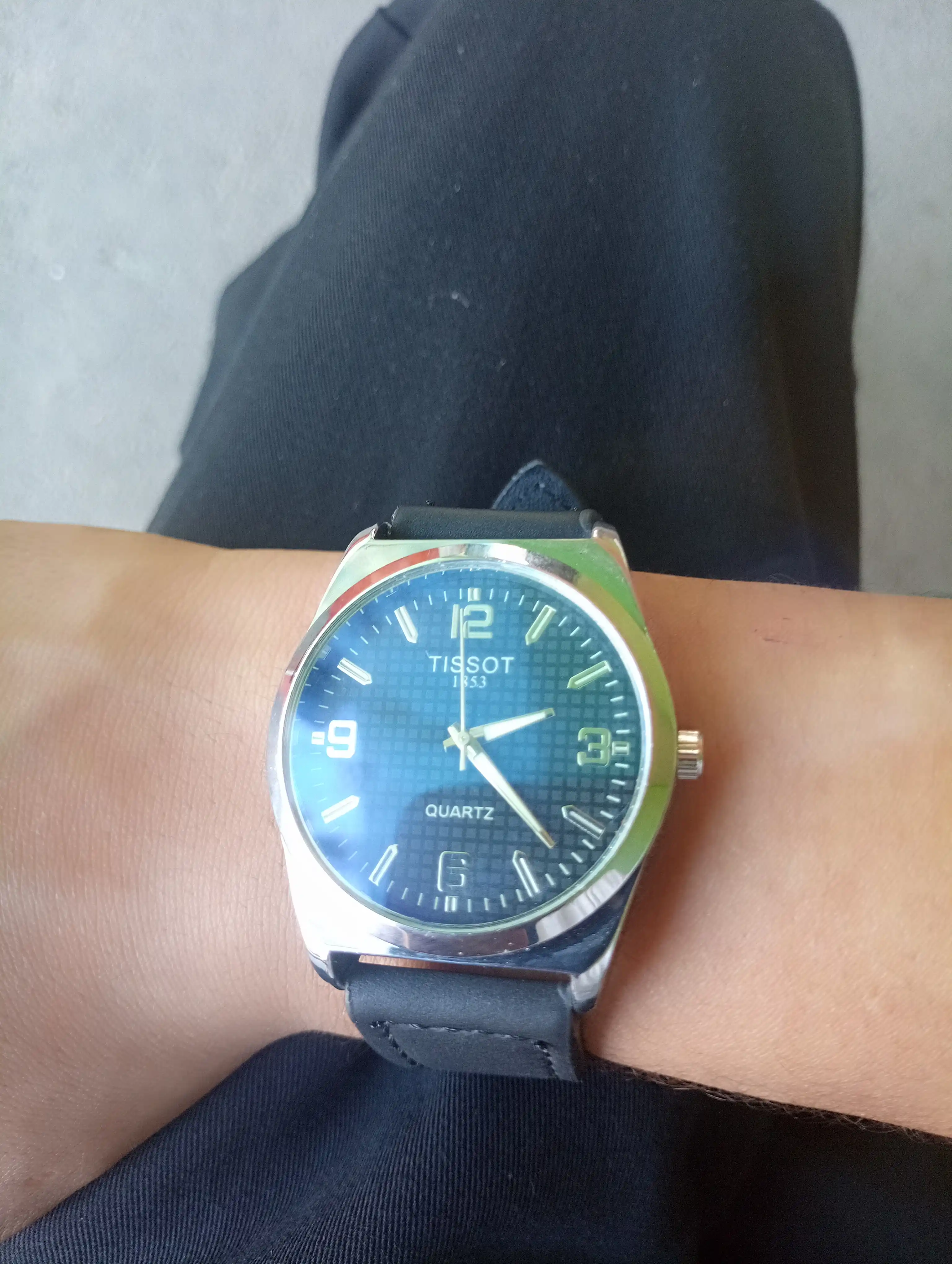 Erkaklar qo‘l soati, kvarts mexanizmli, charm remeshok, klassik dizayn, 40 mm