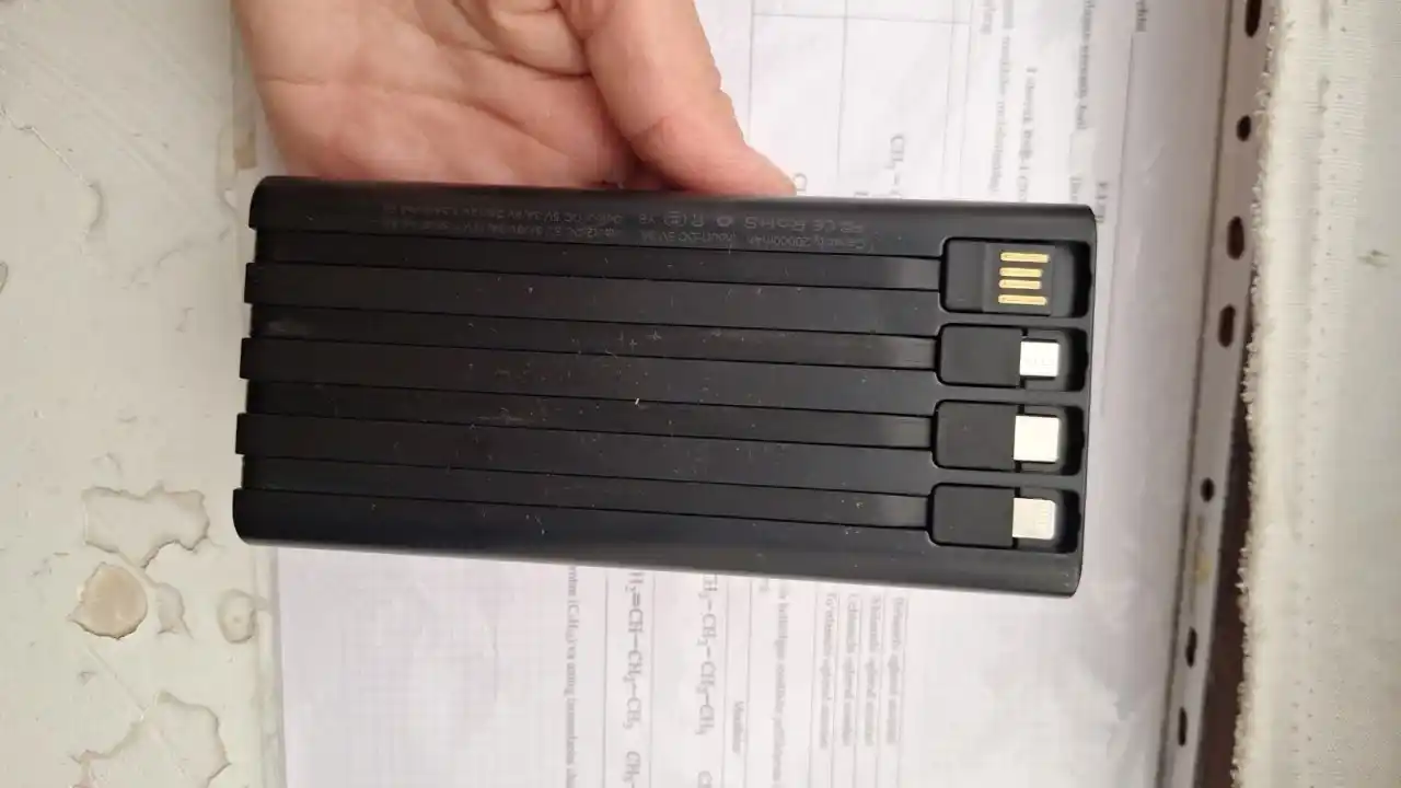 Power Bank 20000mA 66-22.5W tezkor quvvat bilan tashqi akkumulyatori, +4 kabel bilan