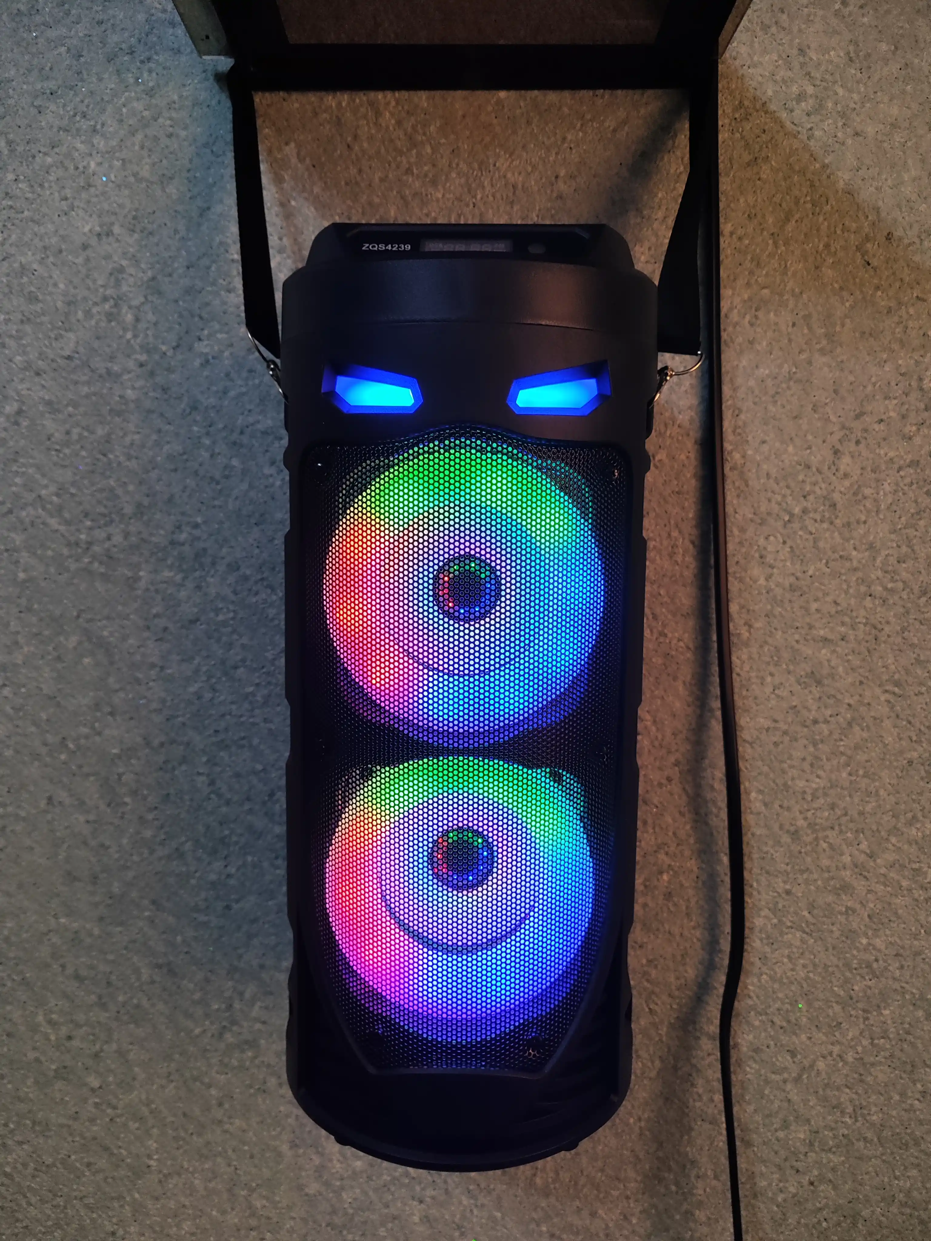 Simsiz katta karnay, karaoke musiqasi, mikrofon, pult va RGB yoritgich