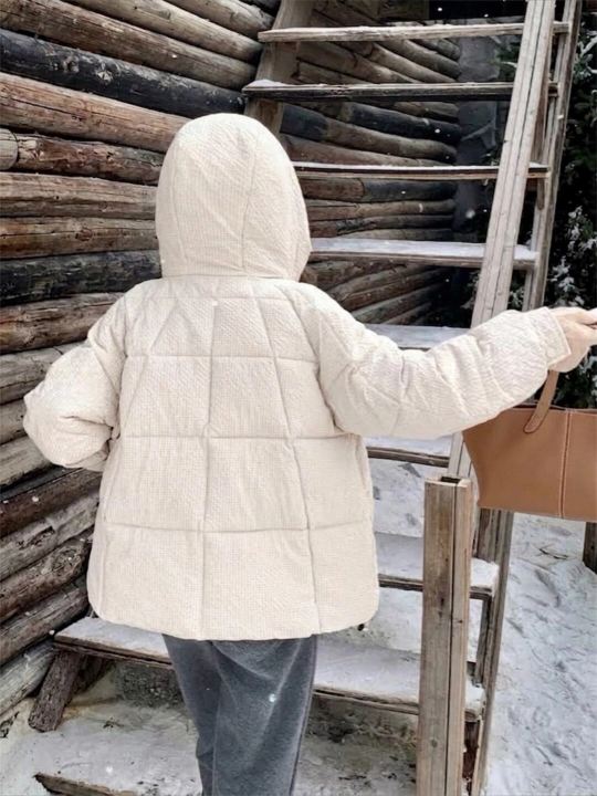 Ayollar uchun issiq qishki oversayz kurtka, kapyushonli, fermuar va yirik tugmala
