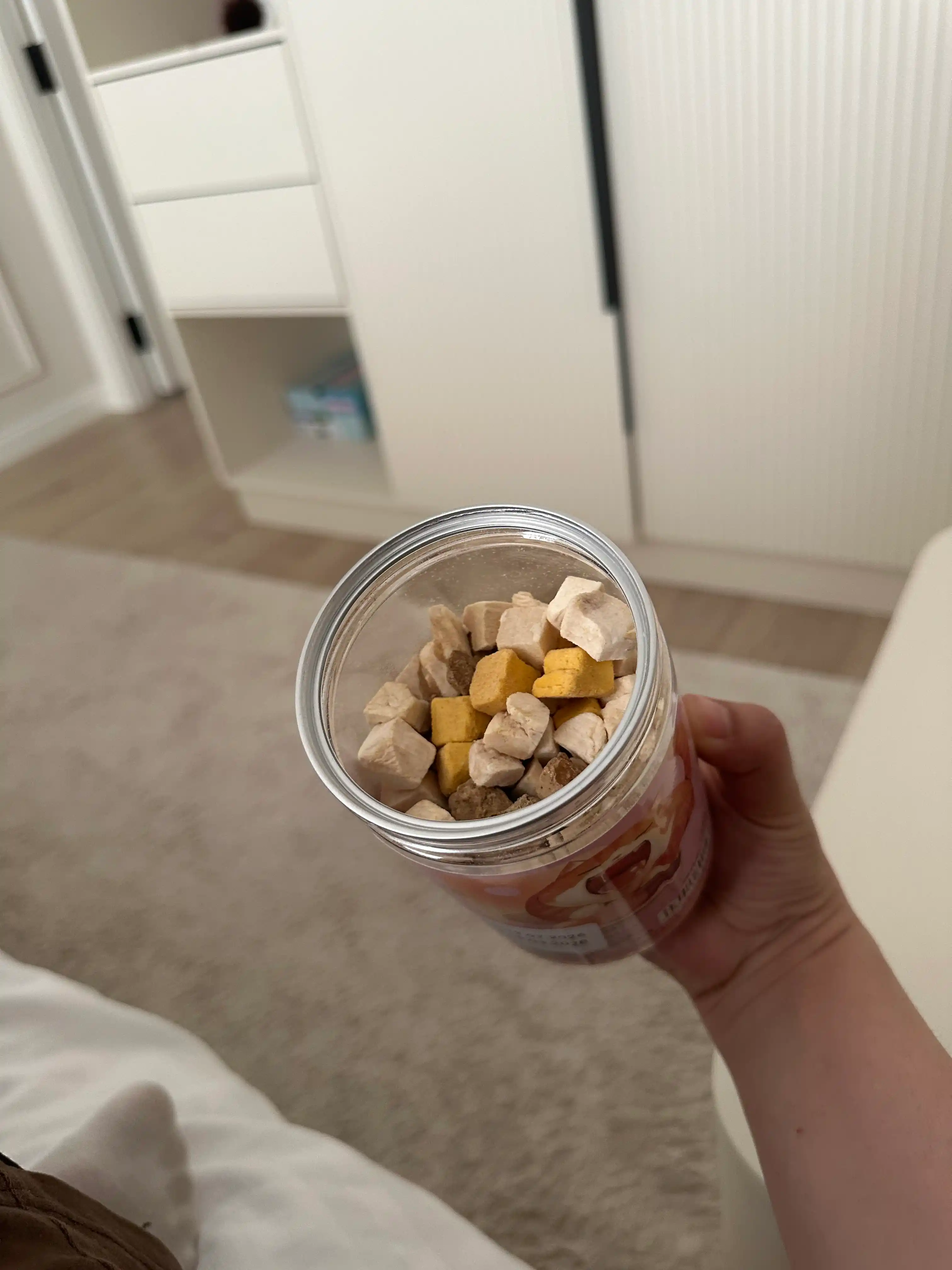 Лакомство сублимированное для кошек Kimpets в банке, натуральные мясные кубики