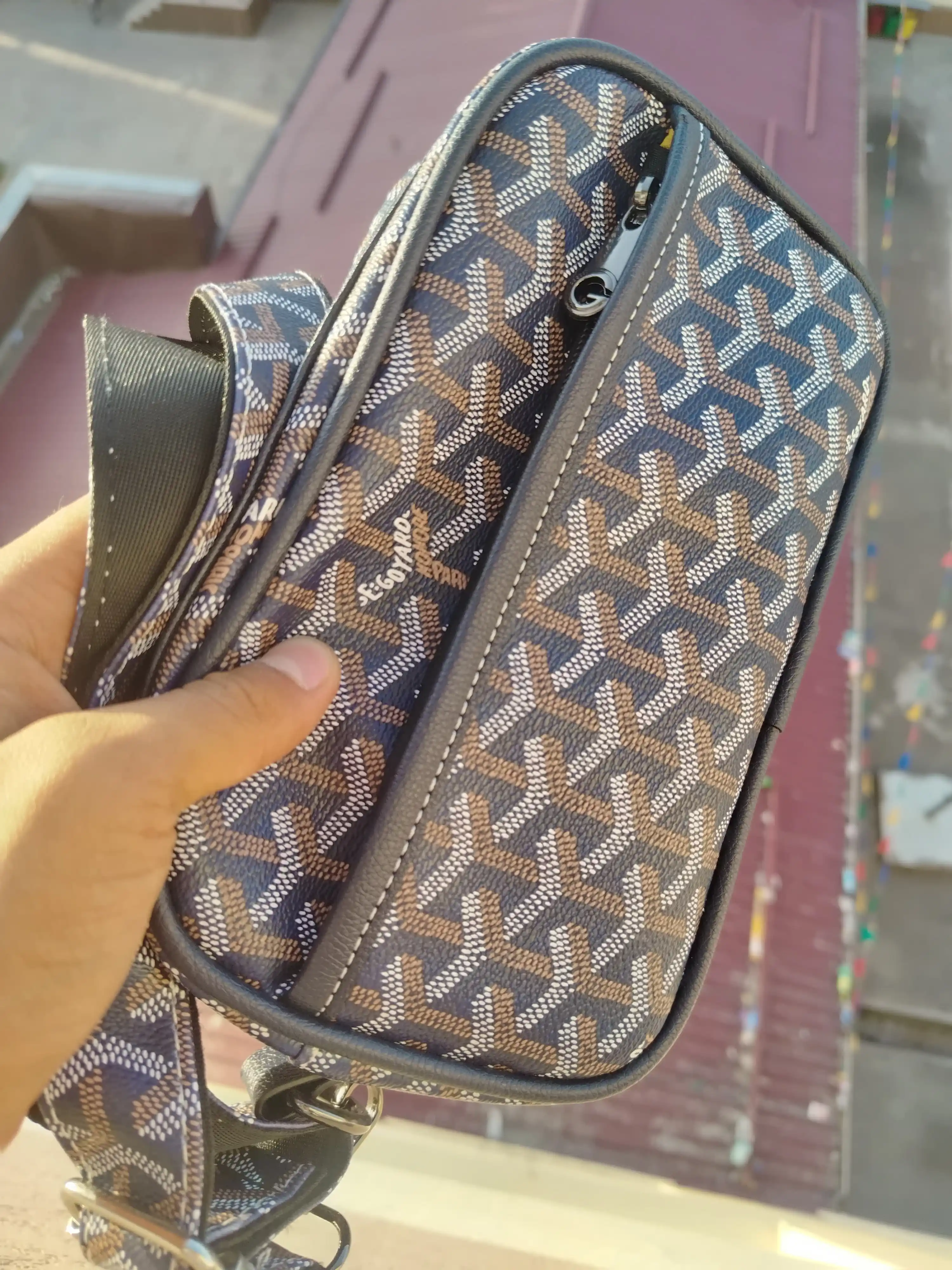 Erkaklar uchun barsetka, GOYARD eko-charmdan, yelkama