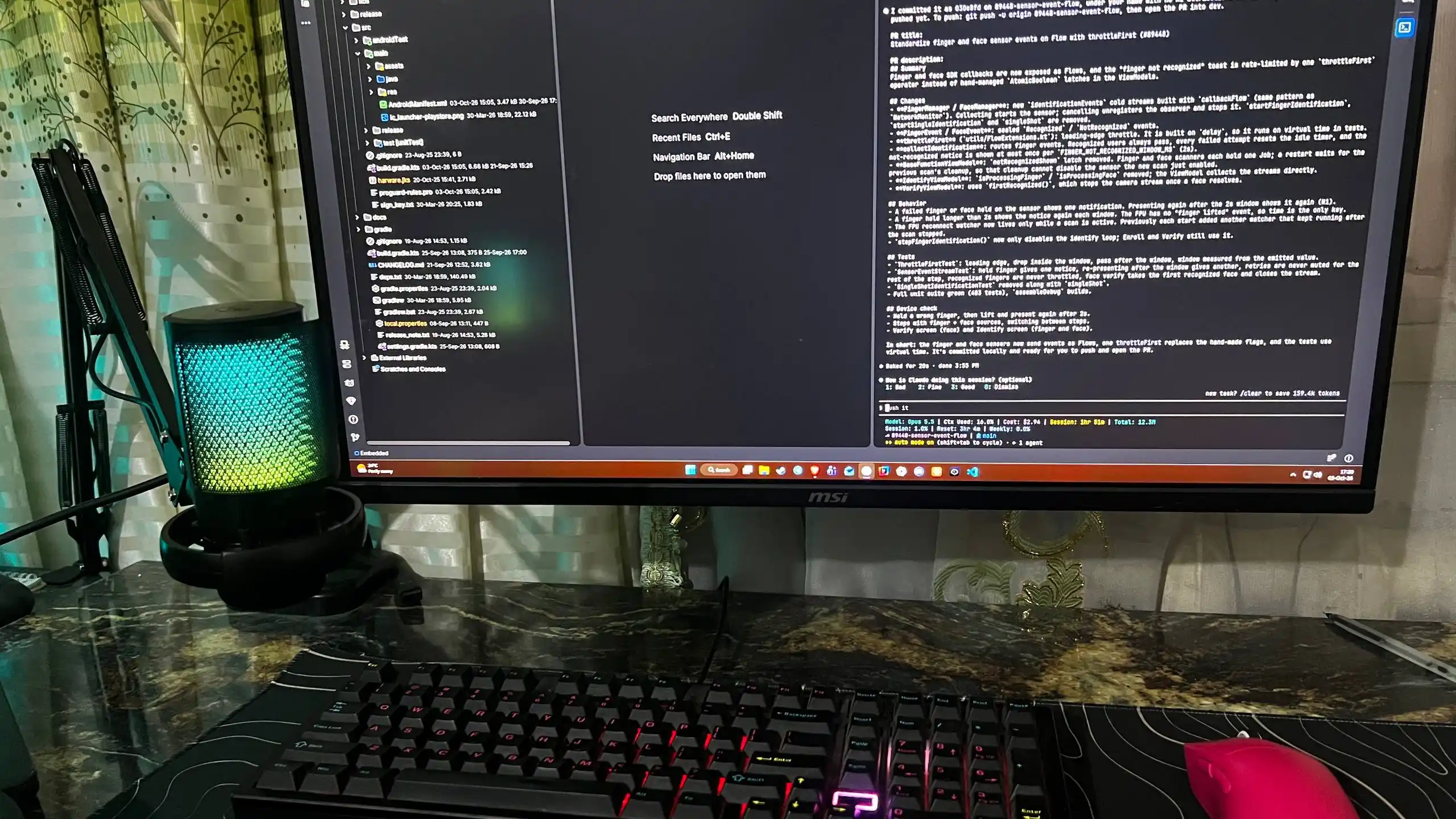 Микрофон конденсаторный игровой с подсветкой RGB с кронштейном, с поп-фильтром для стримов